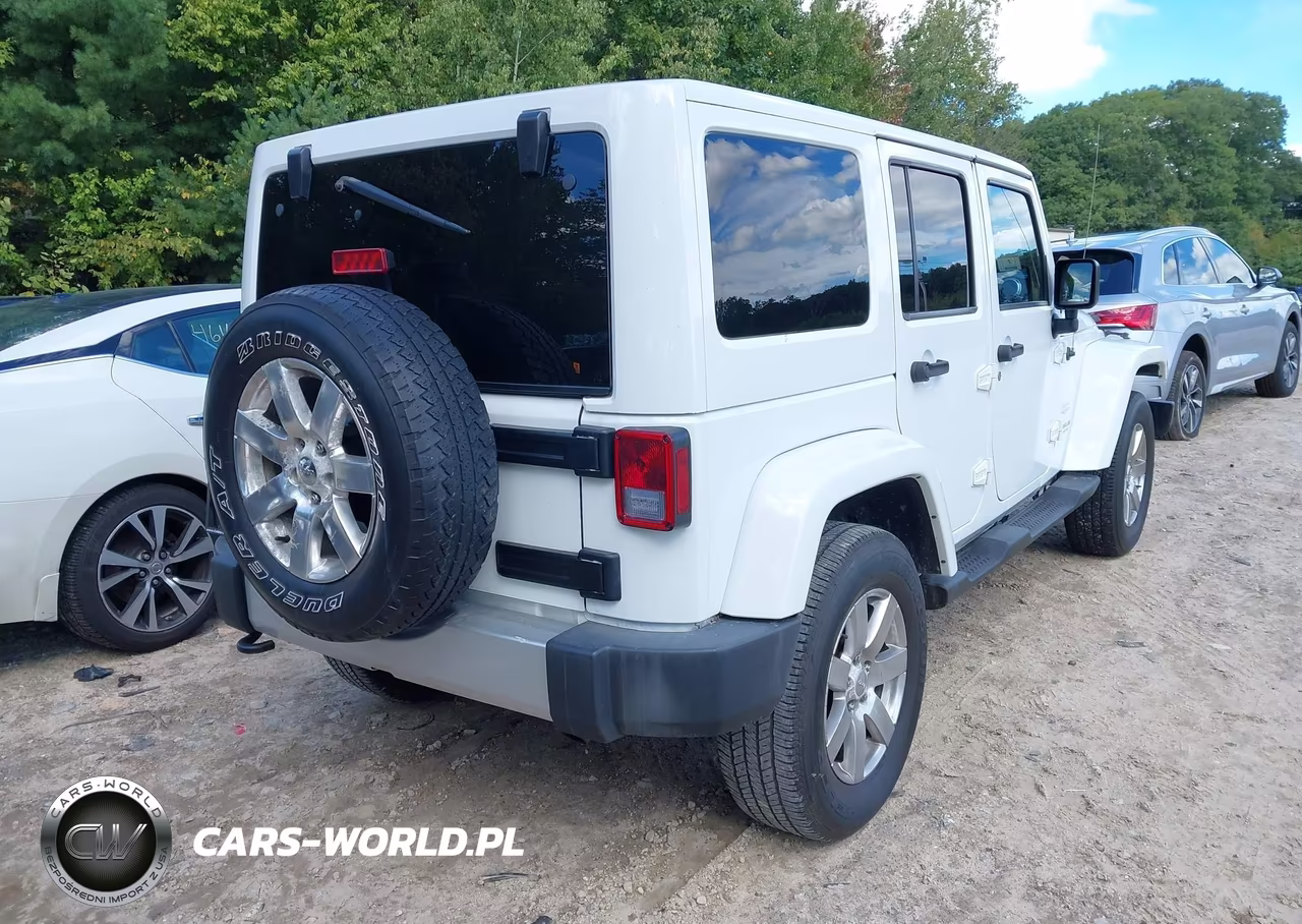 2015 Jeep Wrangler Unlimited Sahara VIN:1C4BJWEG5FL580836 - 4