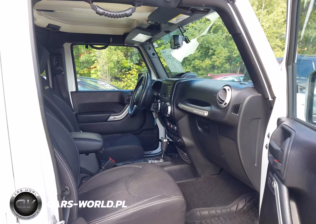 2015 Jeep Wrangler Unlimited Sahara VIN:1C4BJWEG5FL580836 - 5