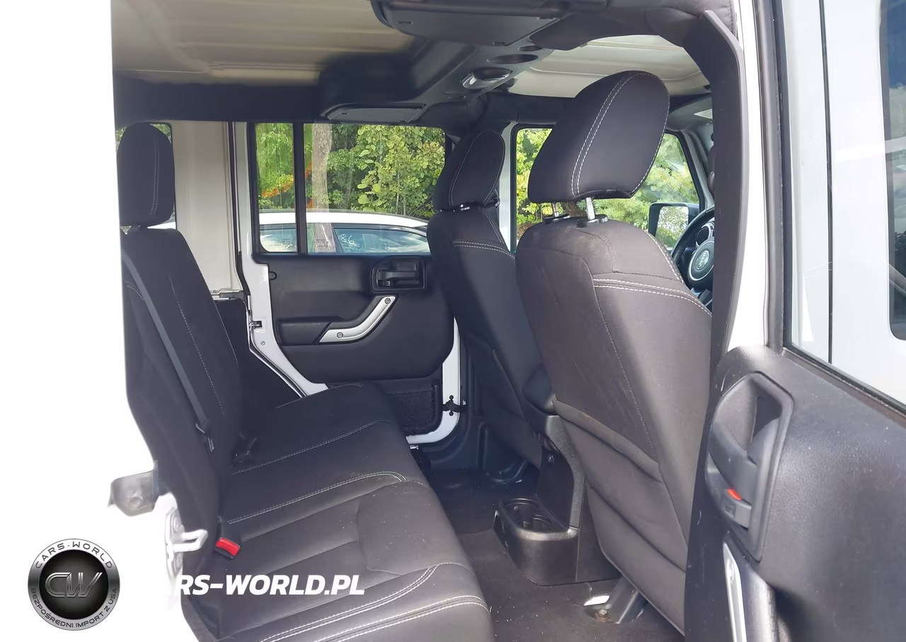 2015 Jeep Wrangler Unlimited Sahara VIN:1C4BJWEG5FL580836 - 8