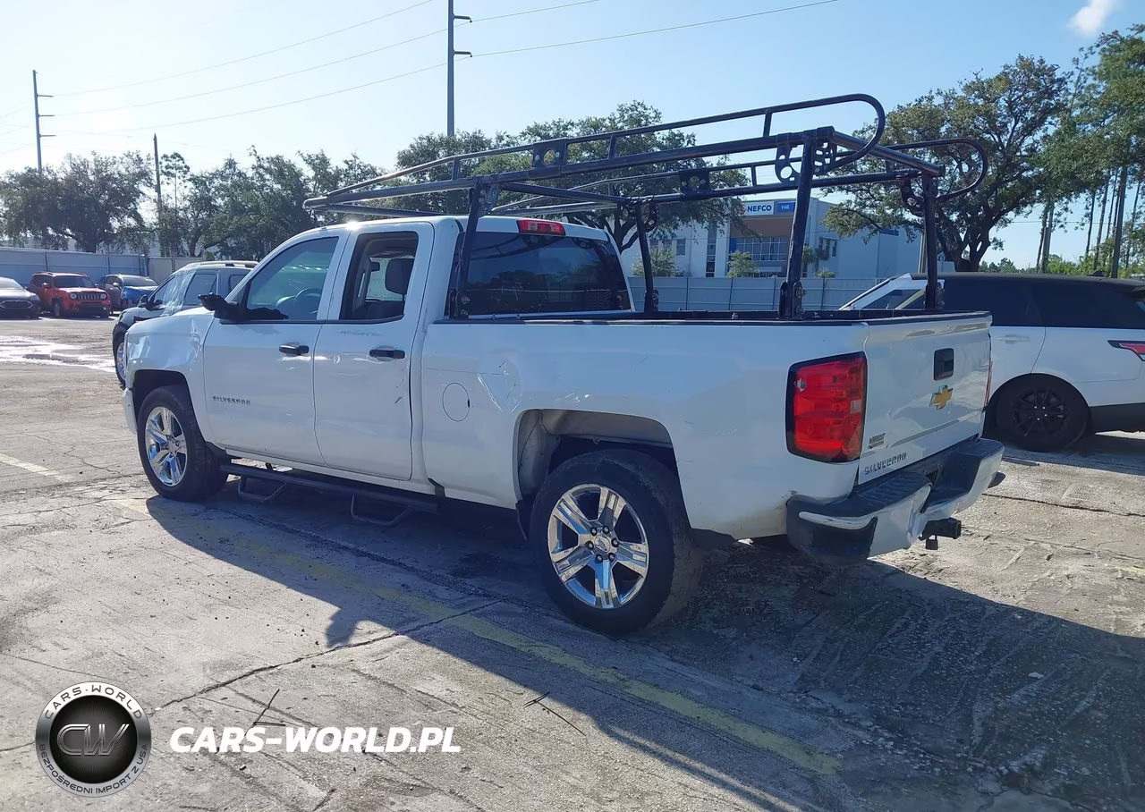 2018 Chevrolet Silverado 1500 Custom VIN:1GCRCPEC3JZ179271 - 3