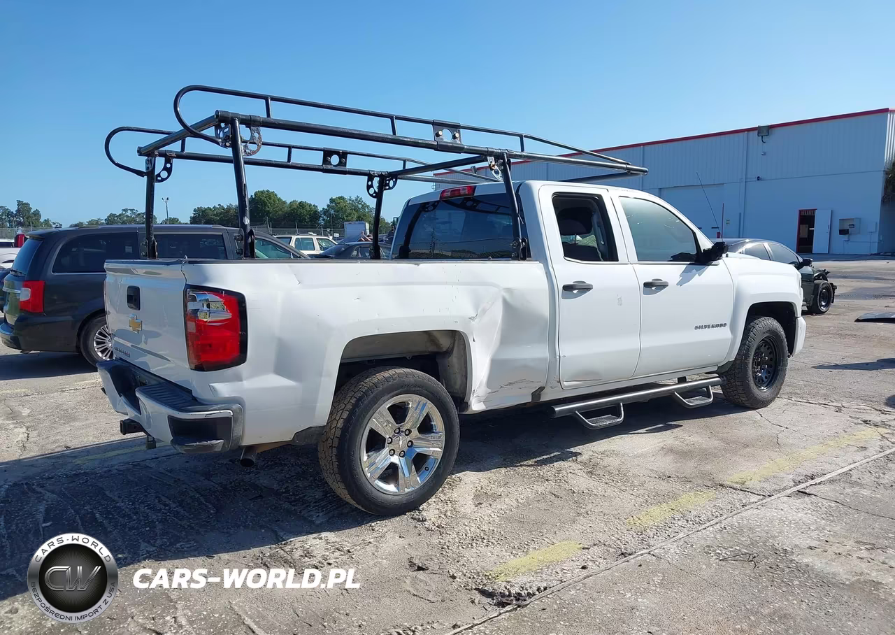 2018 Chevrolet Silverado 1500 Custom VIN:1GCRCPEC3JZ179271 - 4