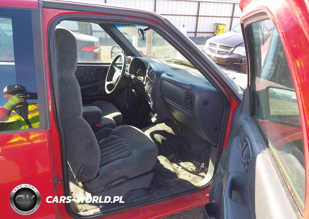 2002 Chevrolet S-10 VIN:1GCCS195128167533 - 5