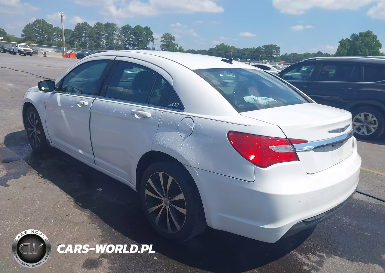 2014 Chrysler 200 Touring VIN:1C3CCBBB7EN185130 - 3