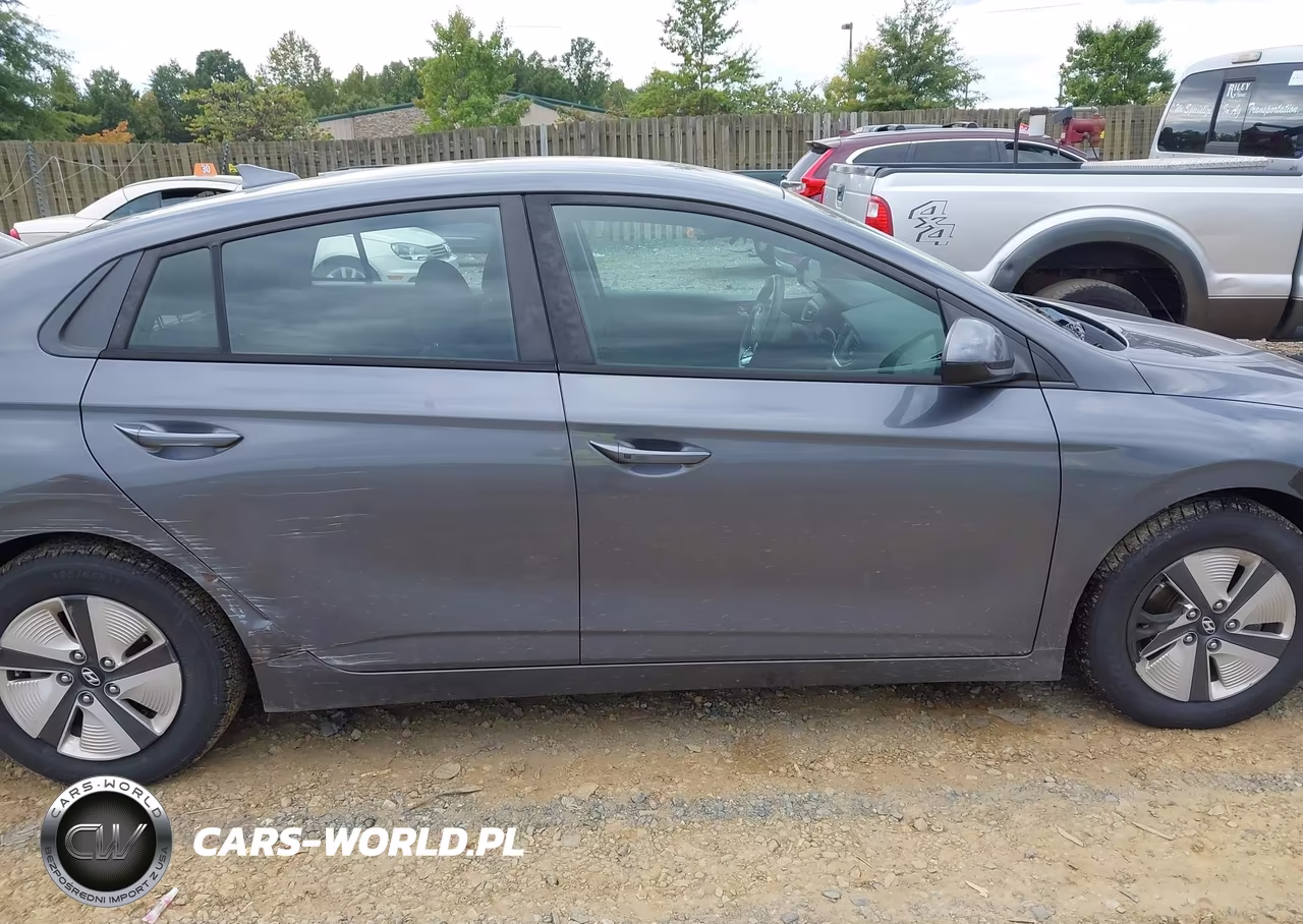 2018 Hyundai Ioniq Hybrid Blue VIN:KMHC65LC6JU102424 - 13