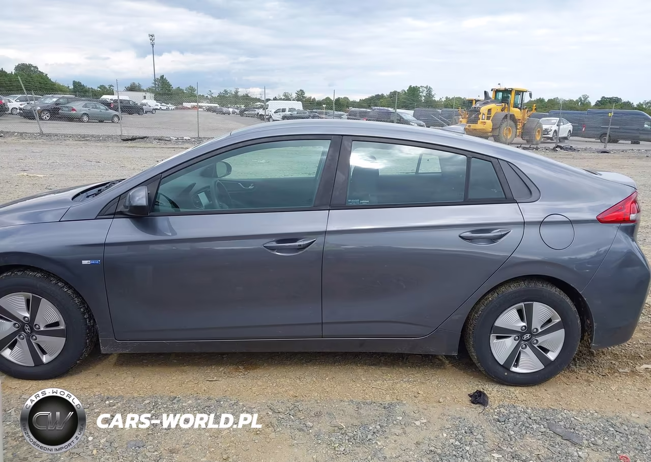2018 Hyundai Ioniq Hybrid Blue VIN:KMHC65LC6JU102424 - 14