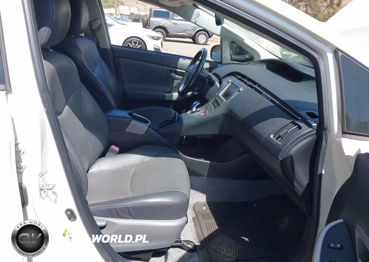 2013 Toyota Prius Four VIN:JTDKN3DU9D5557426 - 5