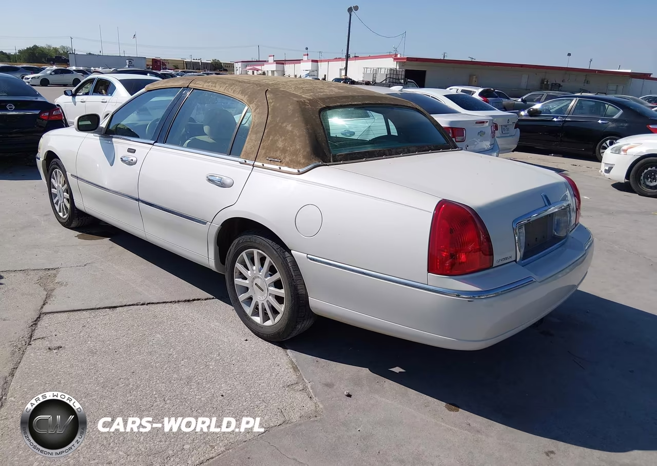2006 Lincoln Town Car Signature VIN:1LNHM81V06Y649304 - 3