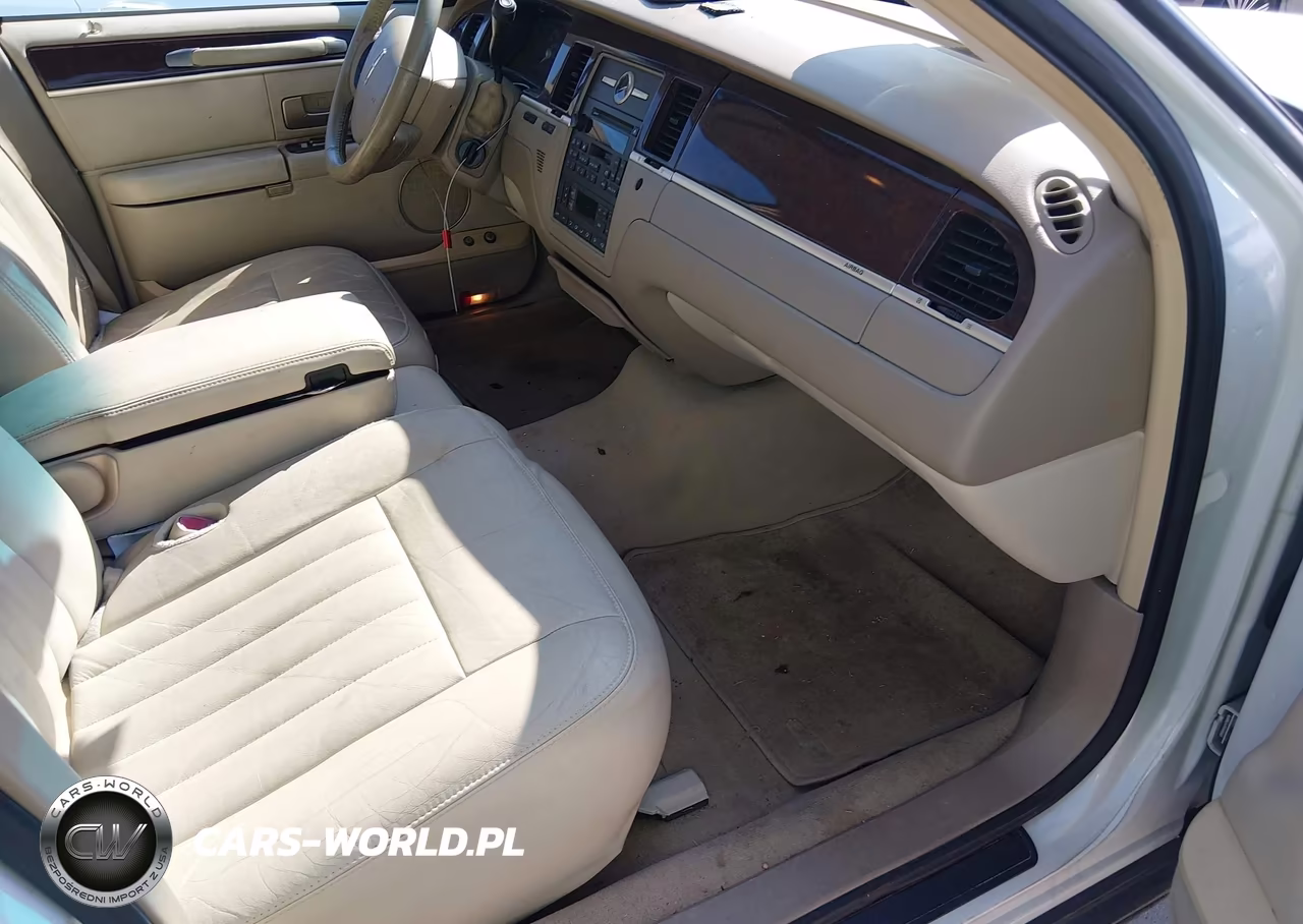 2006 Lincoln Town Car Signature VIN:1LNHM81V06Y649304 - 5
