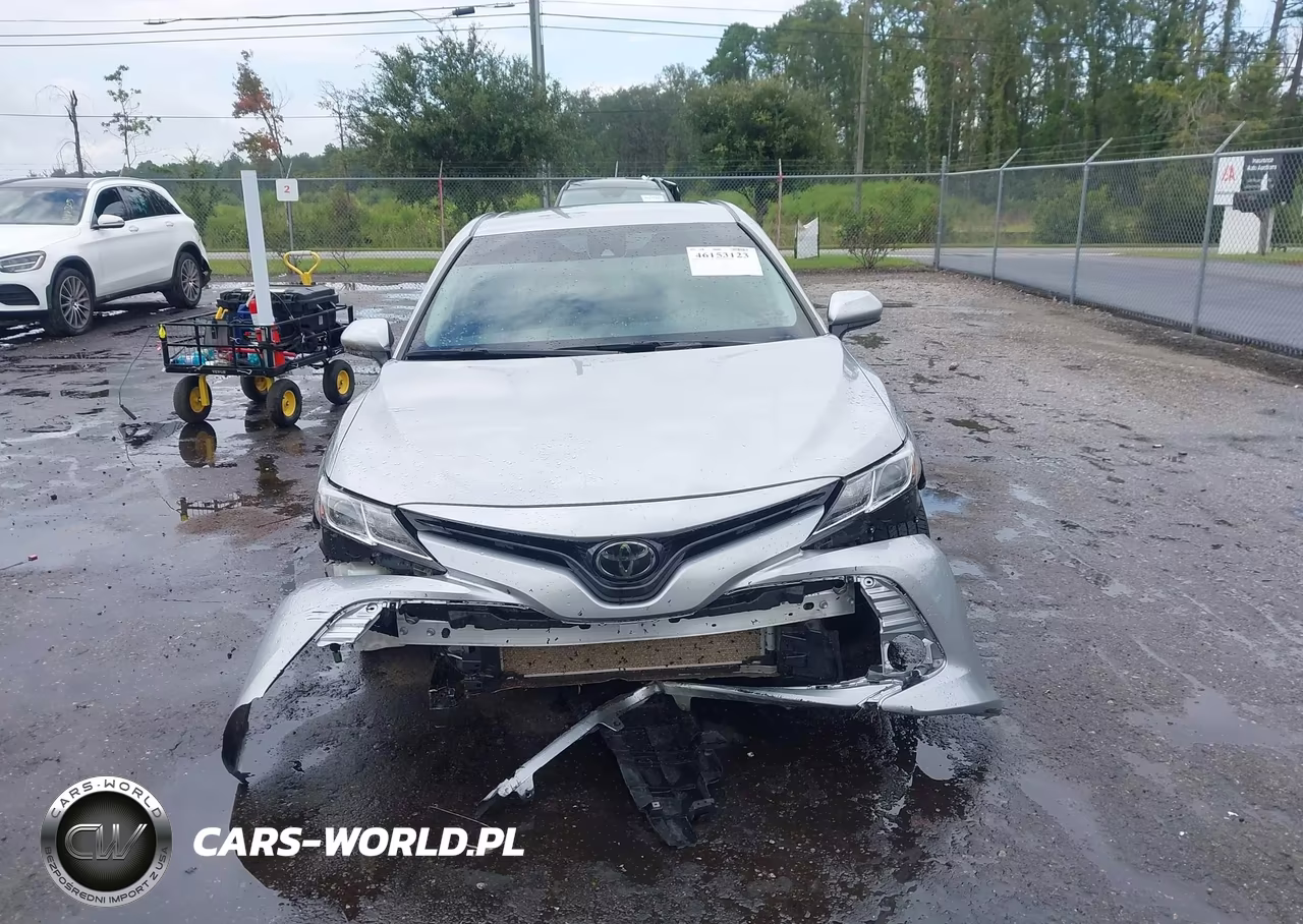 2020 Toyota Camry Le VIN:4T1C11AKXLU986839 - 12