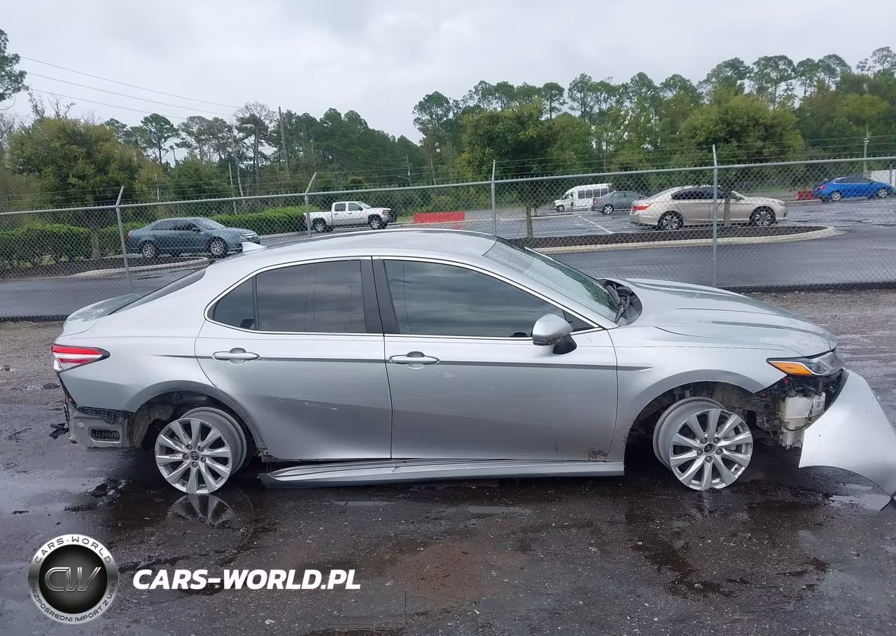 2020 Toyota Camry Le VIN:4T1C11AKXLU986839 - 13
