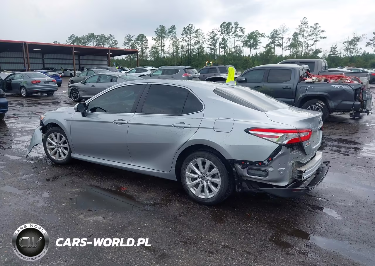 2020 Toyota Camry Le VIN:4T1C11AKXLU986839 - 3