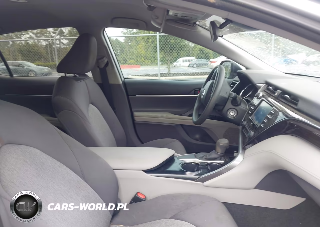 2020 Toyota Camry Le VIN:4T1C11AKXLU986839 - 5