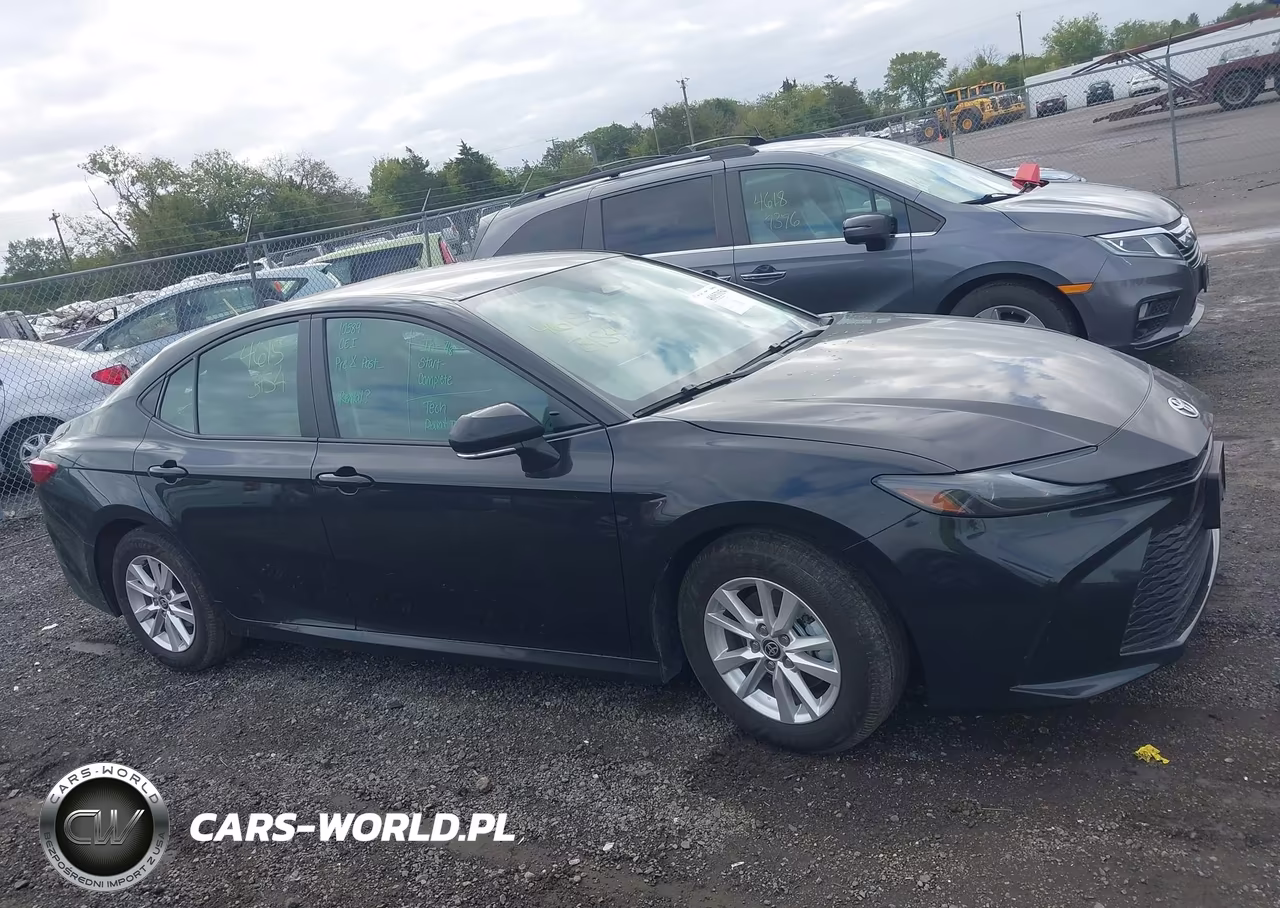 2025 Toyota Camry Le VIN:4T1DAACK9SU198523 - 13