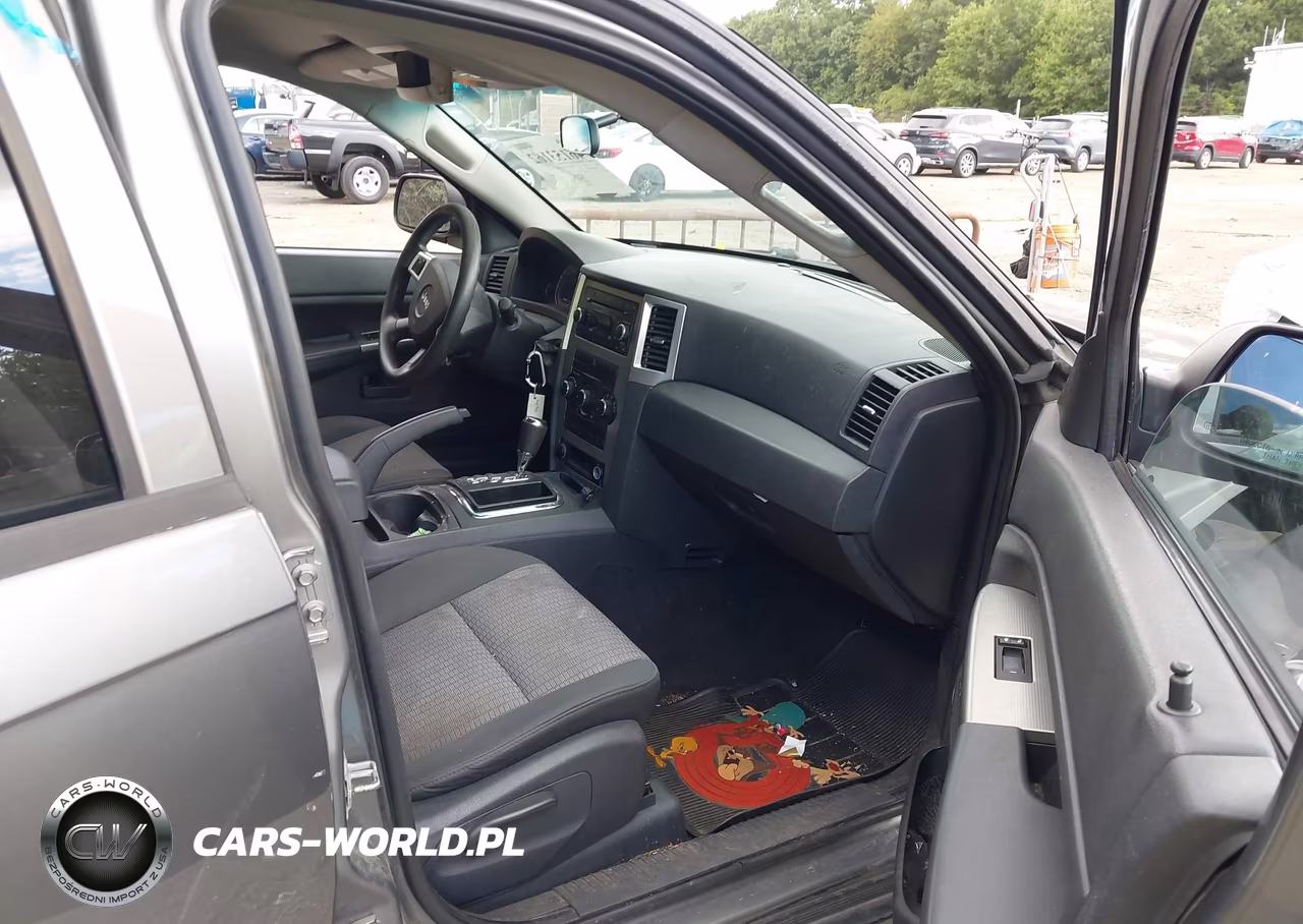 2008 Jeep Grand Cherokee Laredo VIN:1J8GR48K38C103207 - 5
