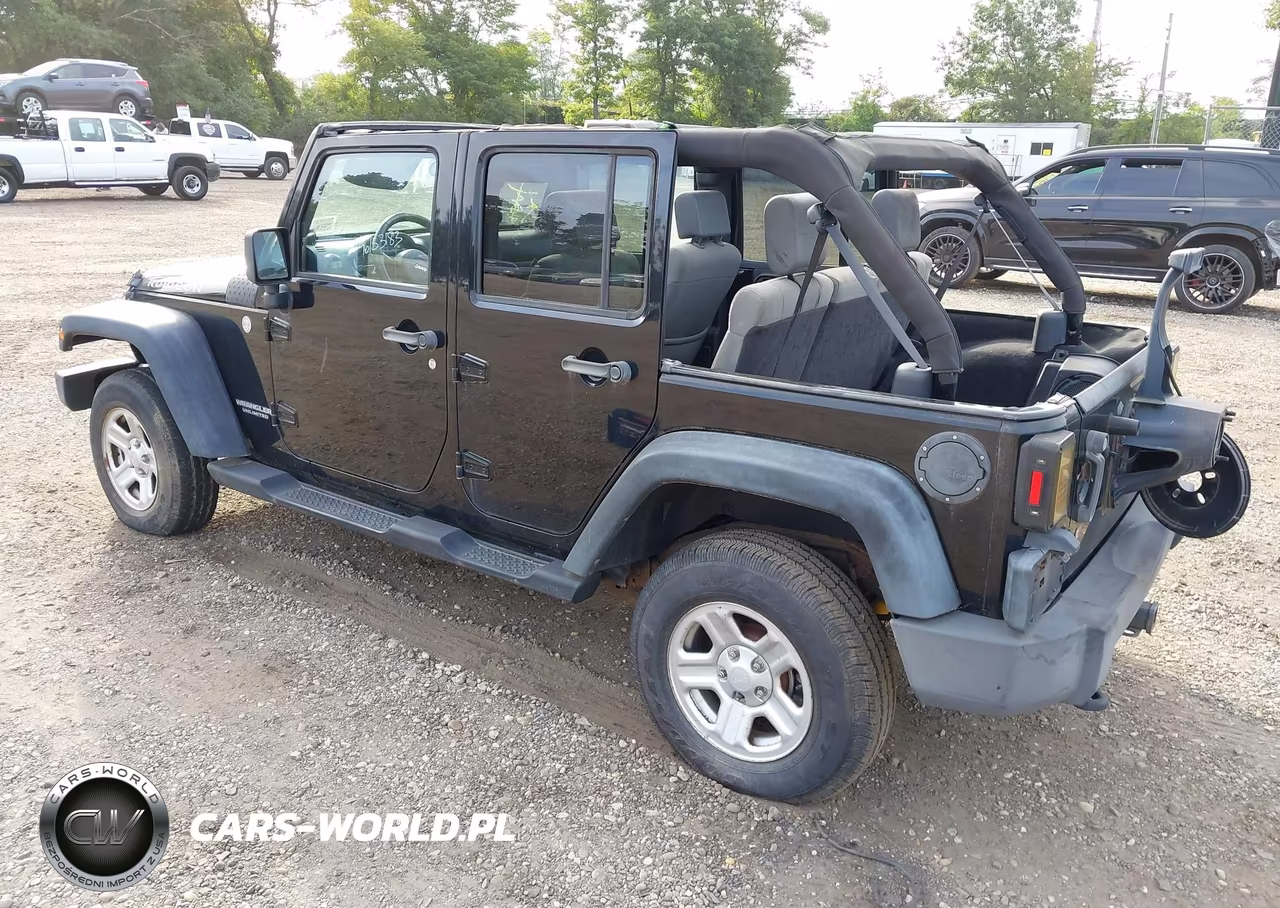 2010 Jeep Wrangler Unlimited Rubicon VIN:1J4HA6H17AL193175 - 3