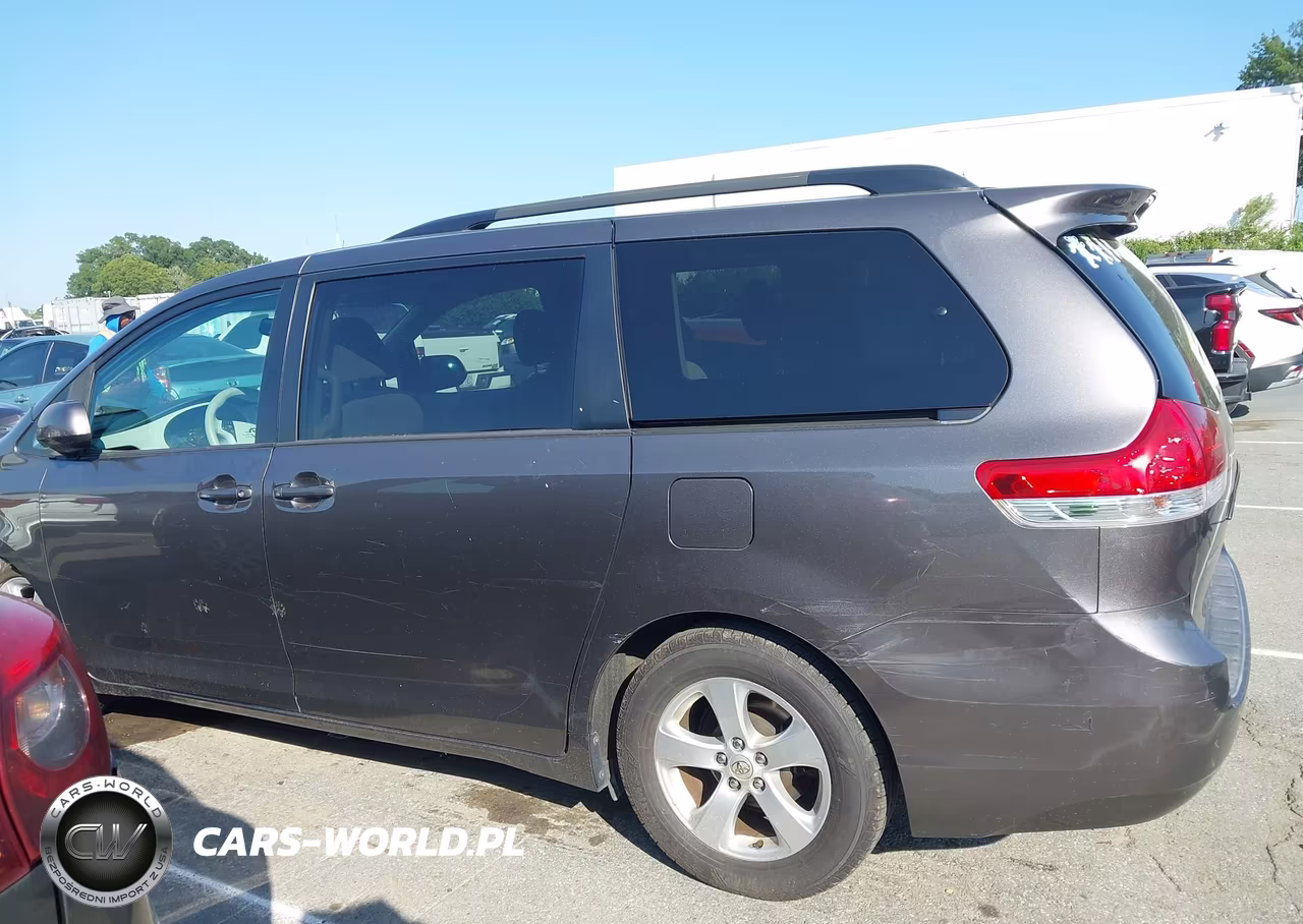 2013 Toyota Sienna Le V6 8 Passenger VIN:5TDKK3DC6DS402858 - 14