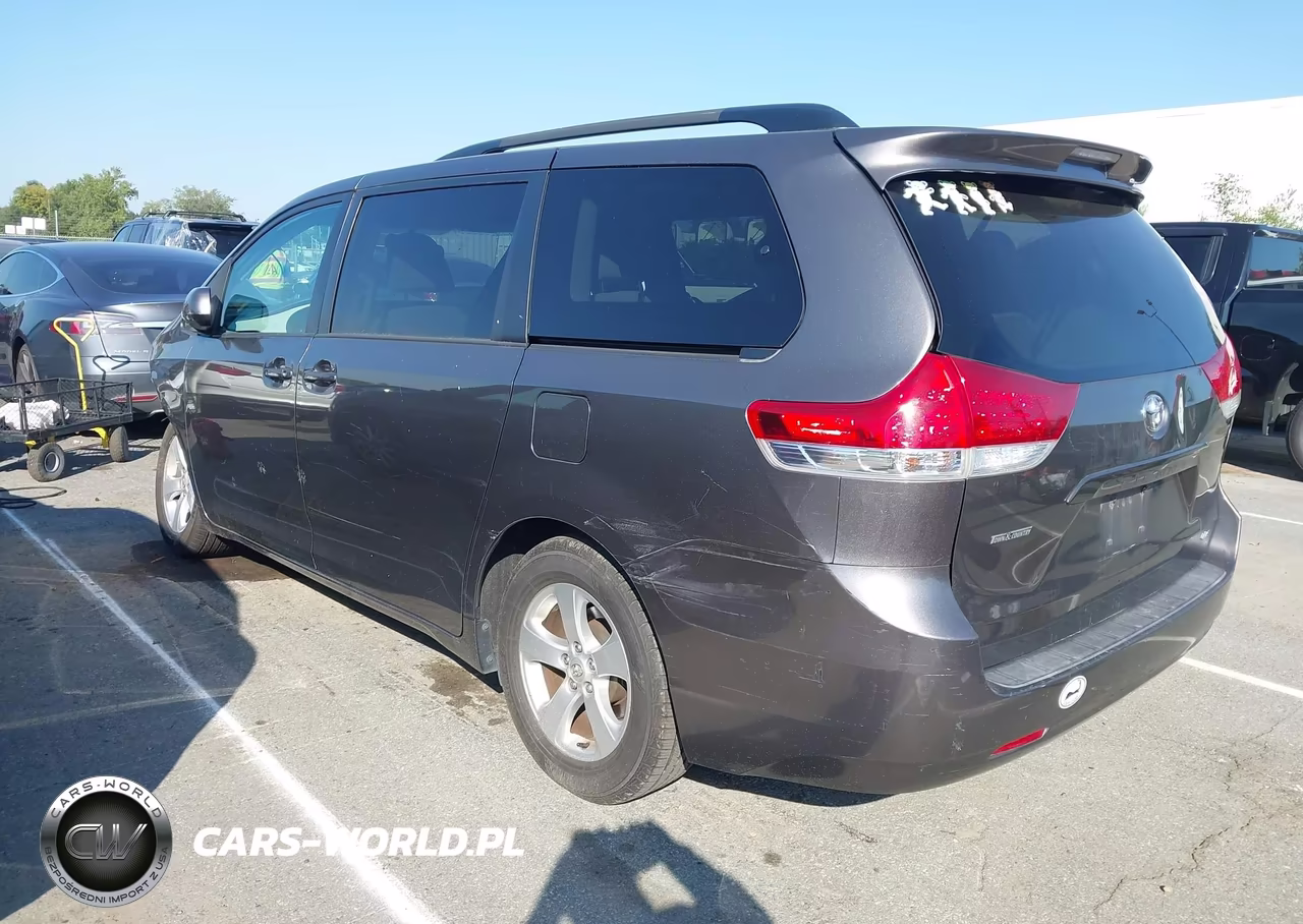 2013 Toyota Sienna Le V6 8 Passenger VIN:5TDKK3DC6DS402858 - 3
