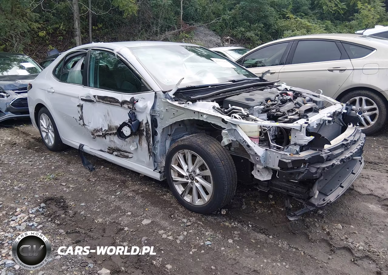 2022 Toyota Camry Le – zdjęcie 1 z 18