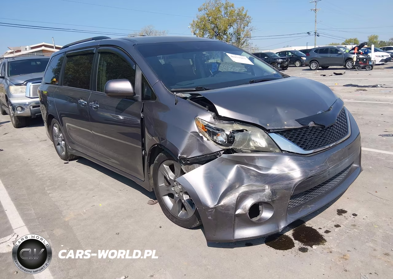 2014 Toyota Sienna Se 8 Passenger