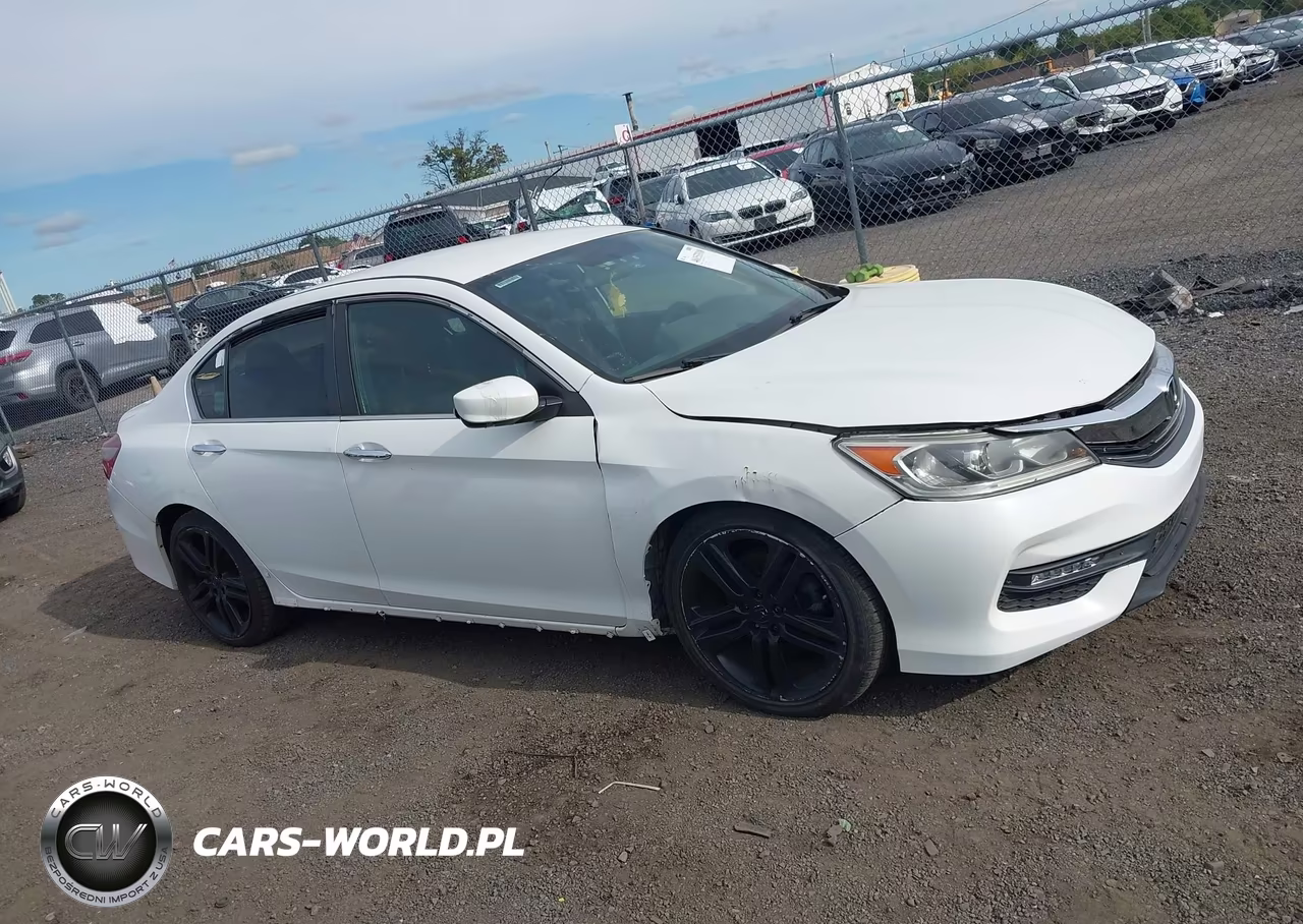 2017 Honda Accord Sport VIN:1HGCR2F52HA116373 - 13