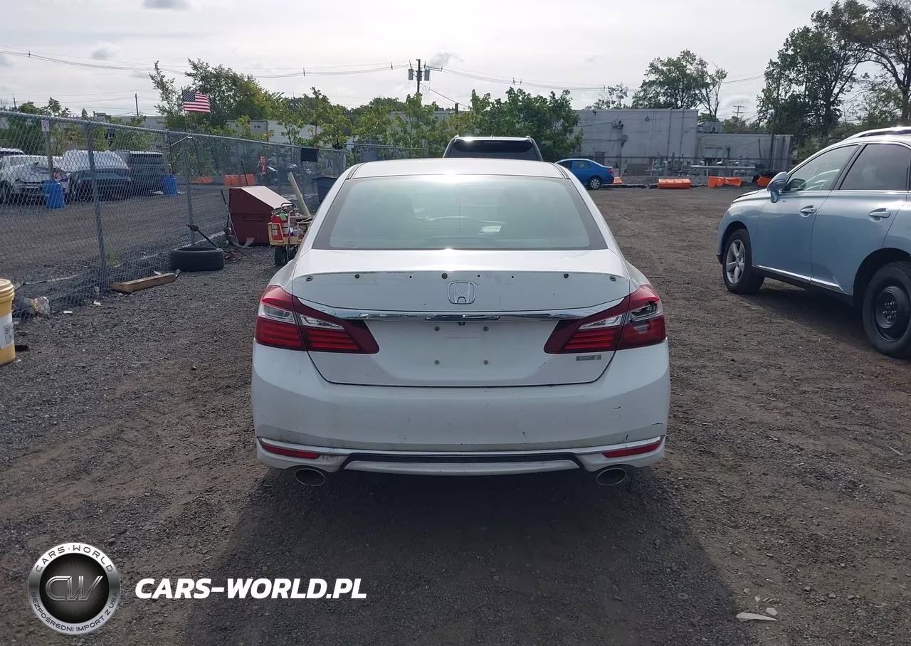 2017 Honda Accord Sport VIN:1HGCR2F52HA116373 - 16