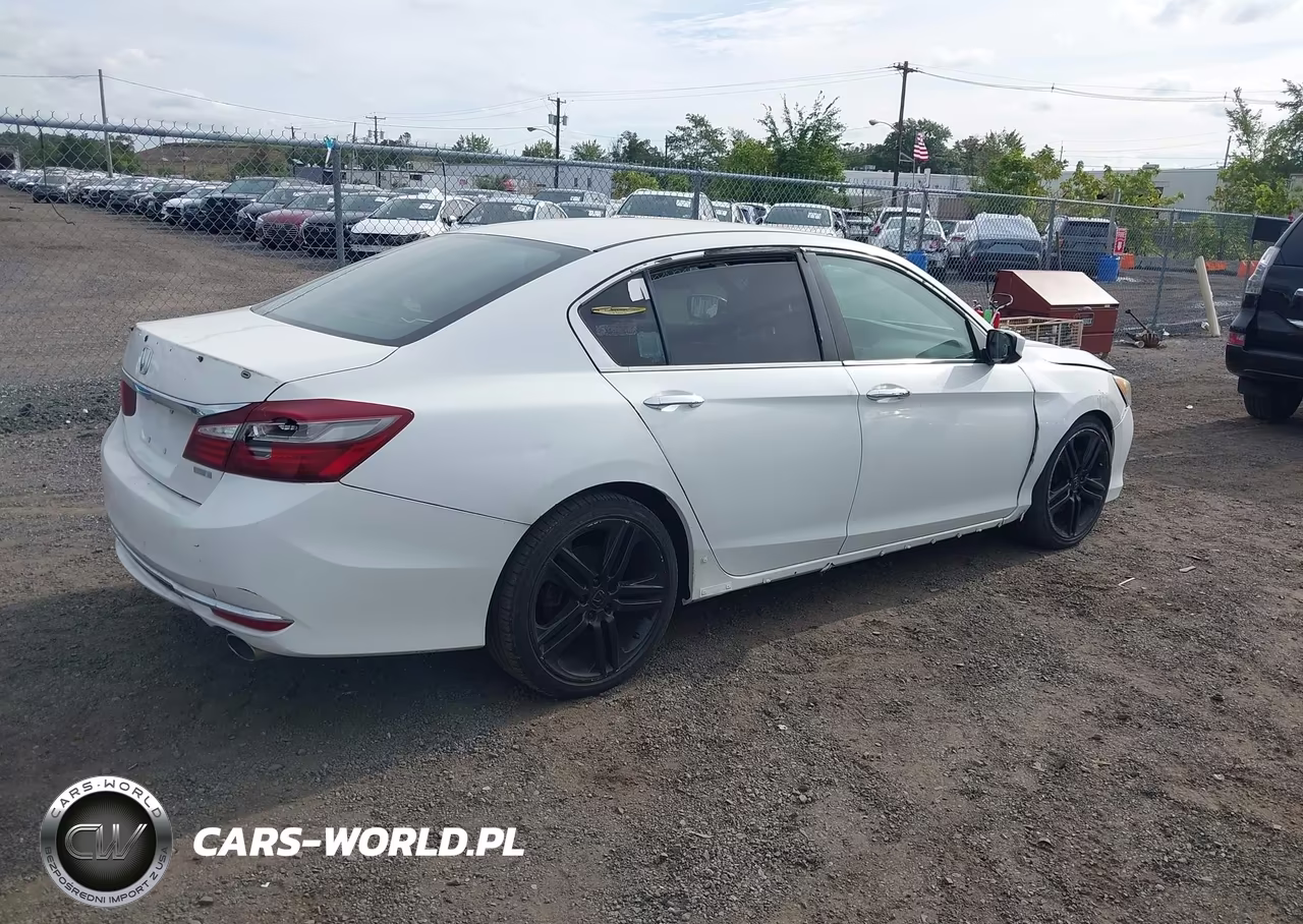 2017 Honda Accord Sport VIN:1HGCR2F52HA116373 - 4