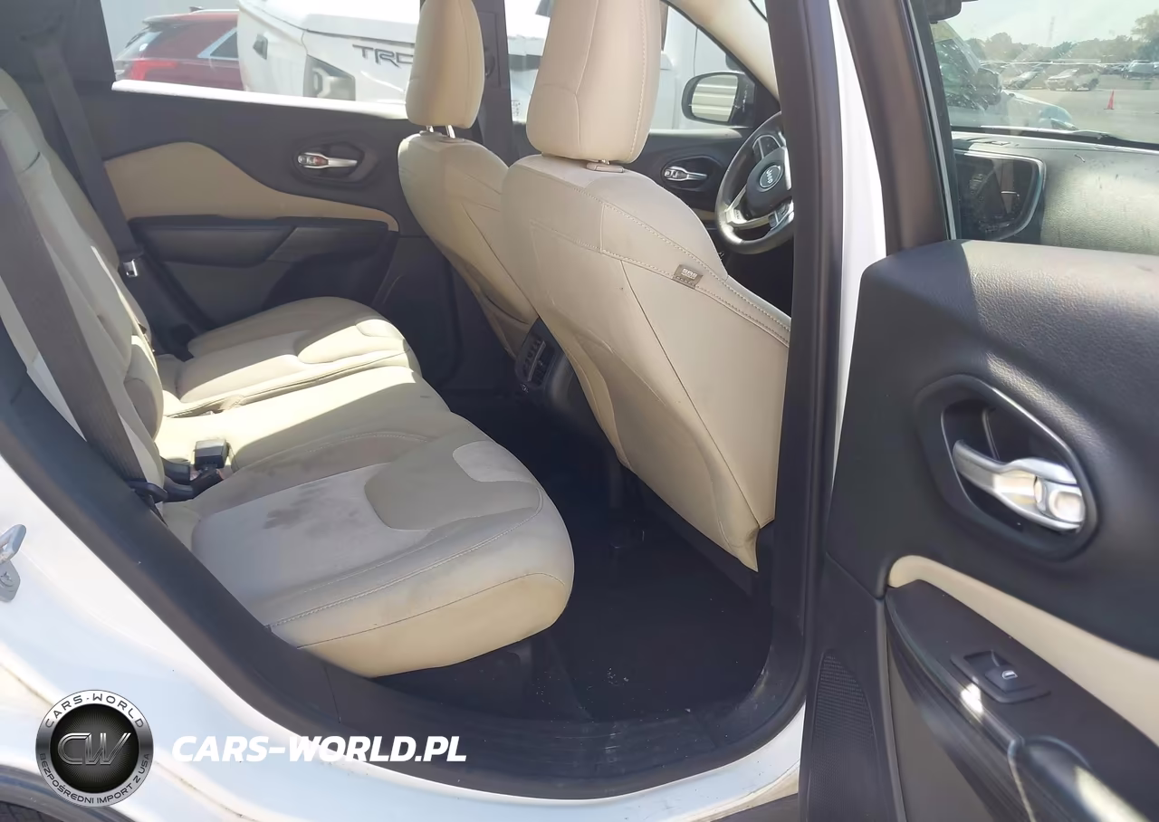 2015 Jeep Cherokee Sport VIN:1C4PJLAB8FW579130 - 8