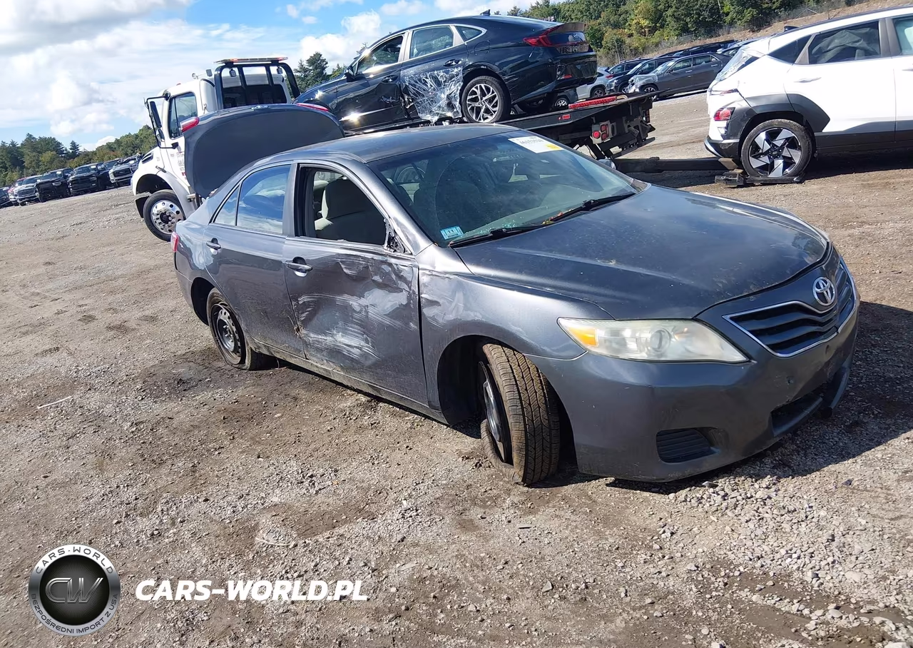 2010 Toyota Camry Le V6 – zdjęcie 1 z 17