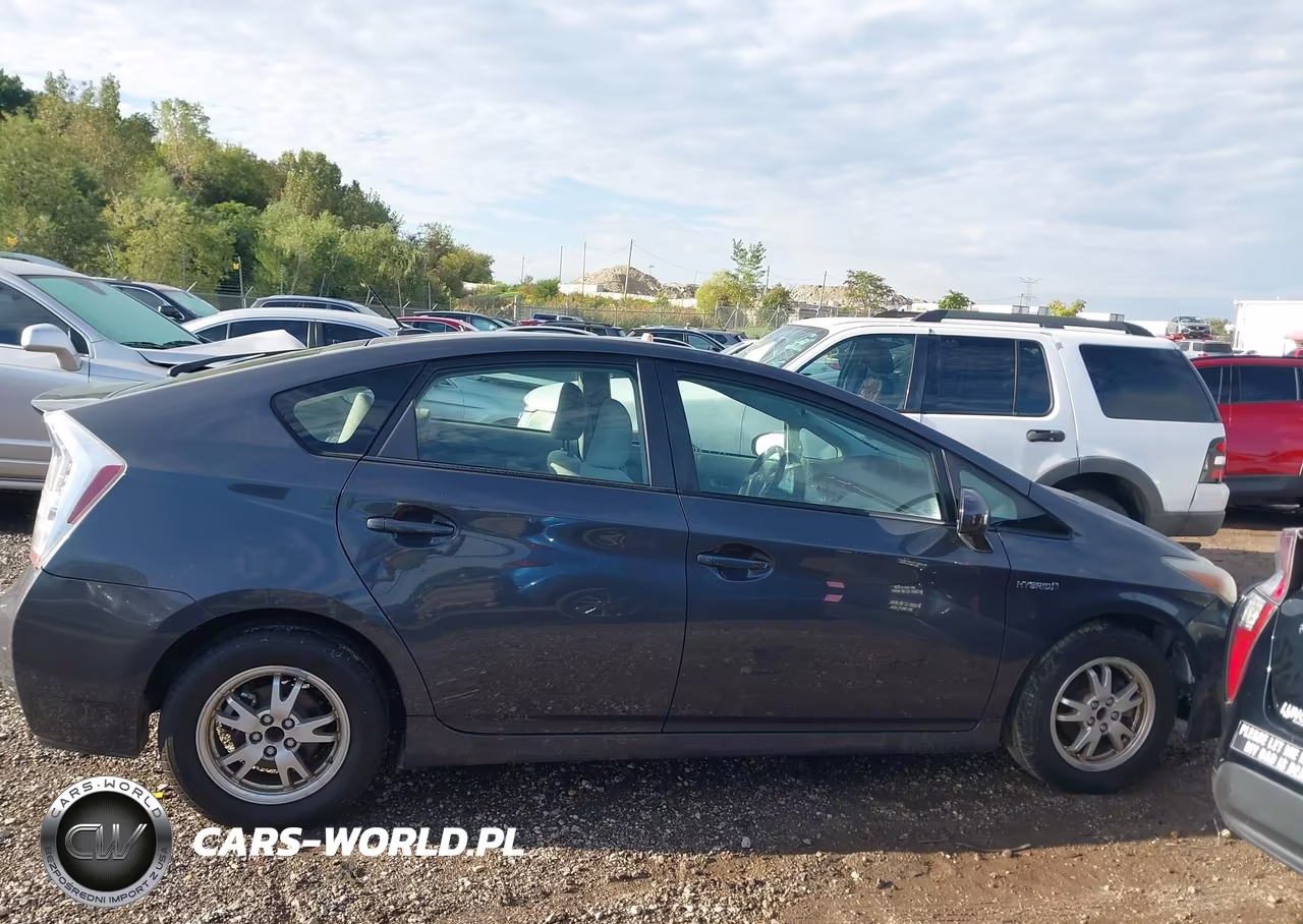 2011 Toyota Prius Two VIN:JTDKN3DU4B5354814 - 13