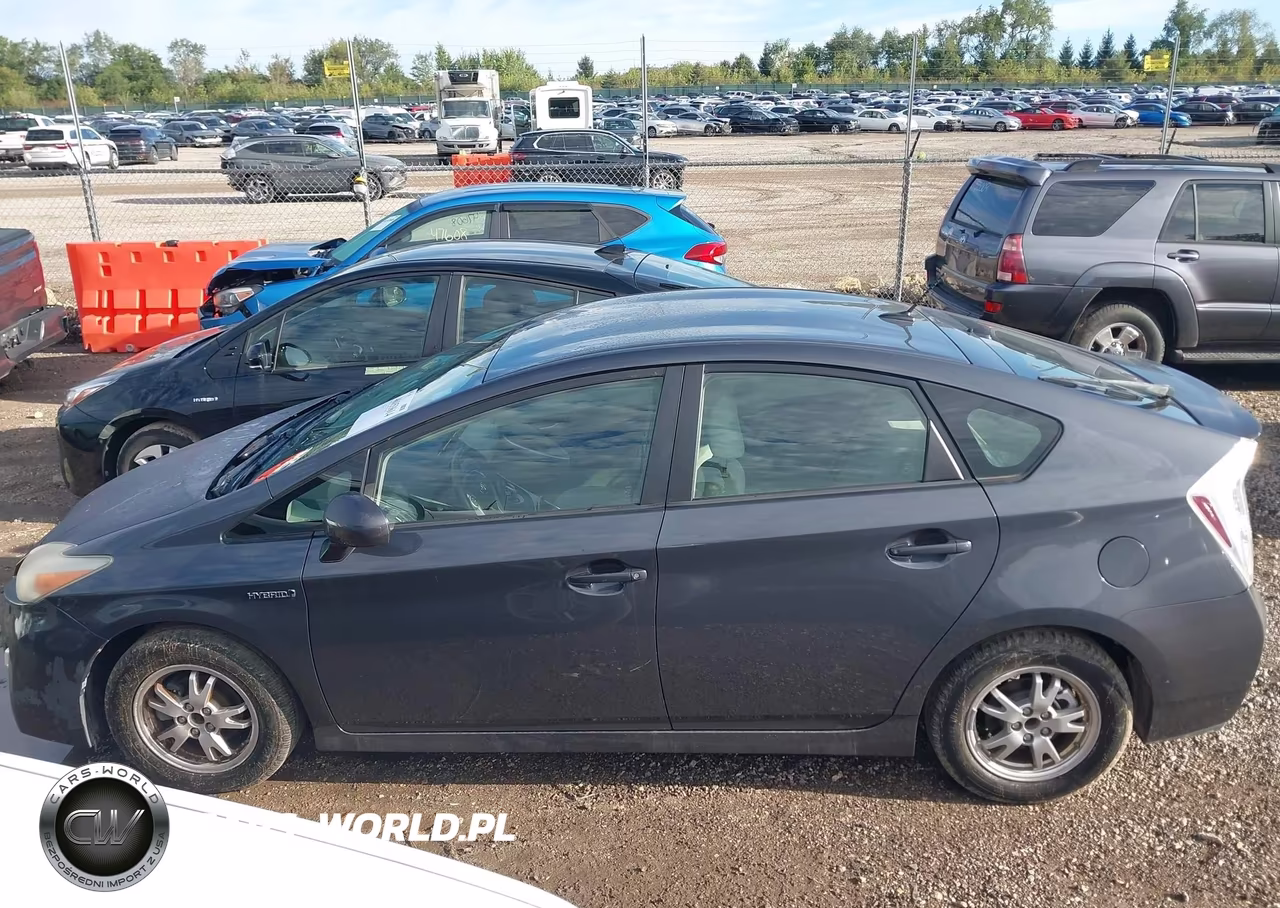 2011 Toyota Prius Two VIN:JTDKN3DU4B5354814 - 14