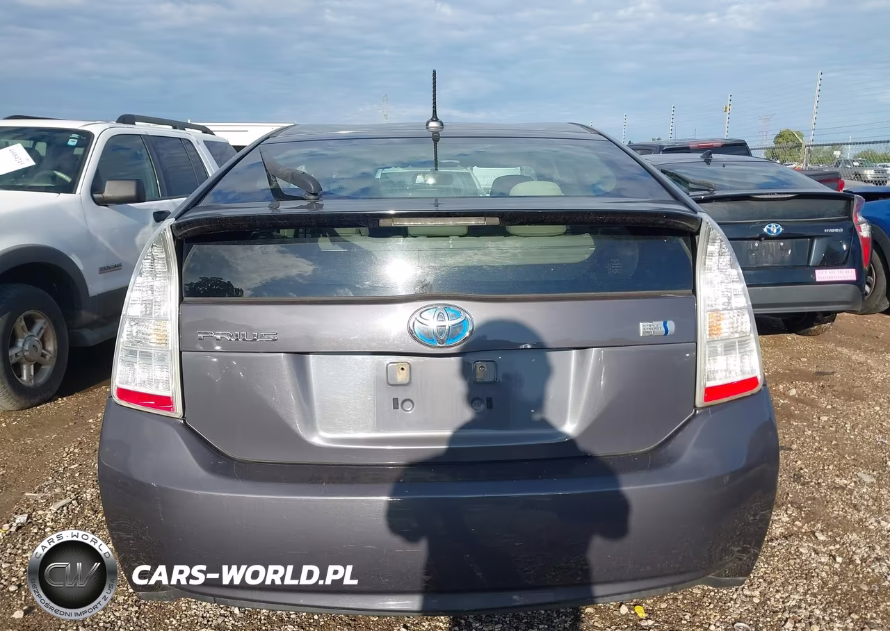 2011 Toyota Prius Two VIN:JTDKN3DU4B5354814 - 16