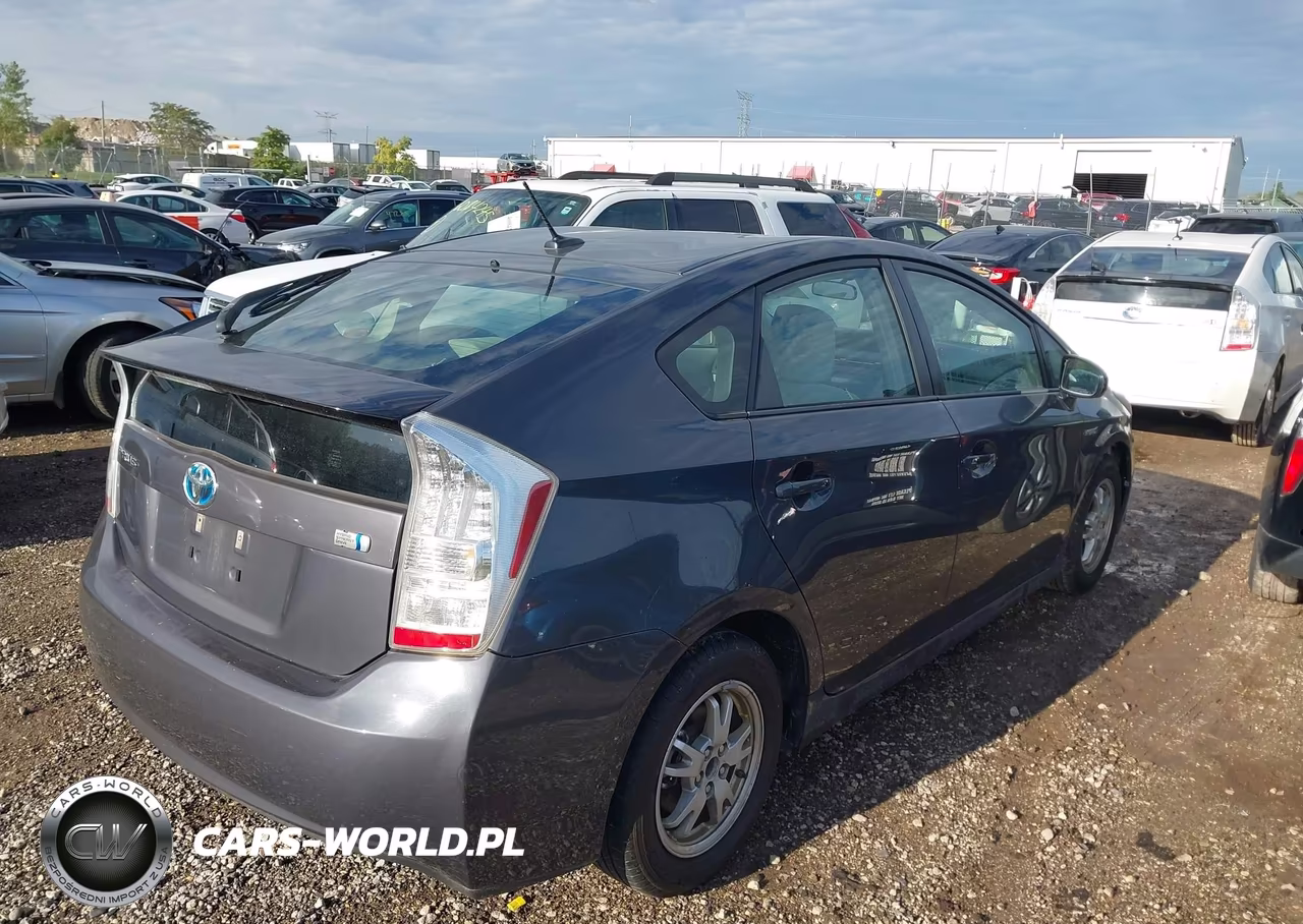 2011 Toyota Prius Two VIN:JTDKN3DU4B5354814 - 4
