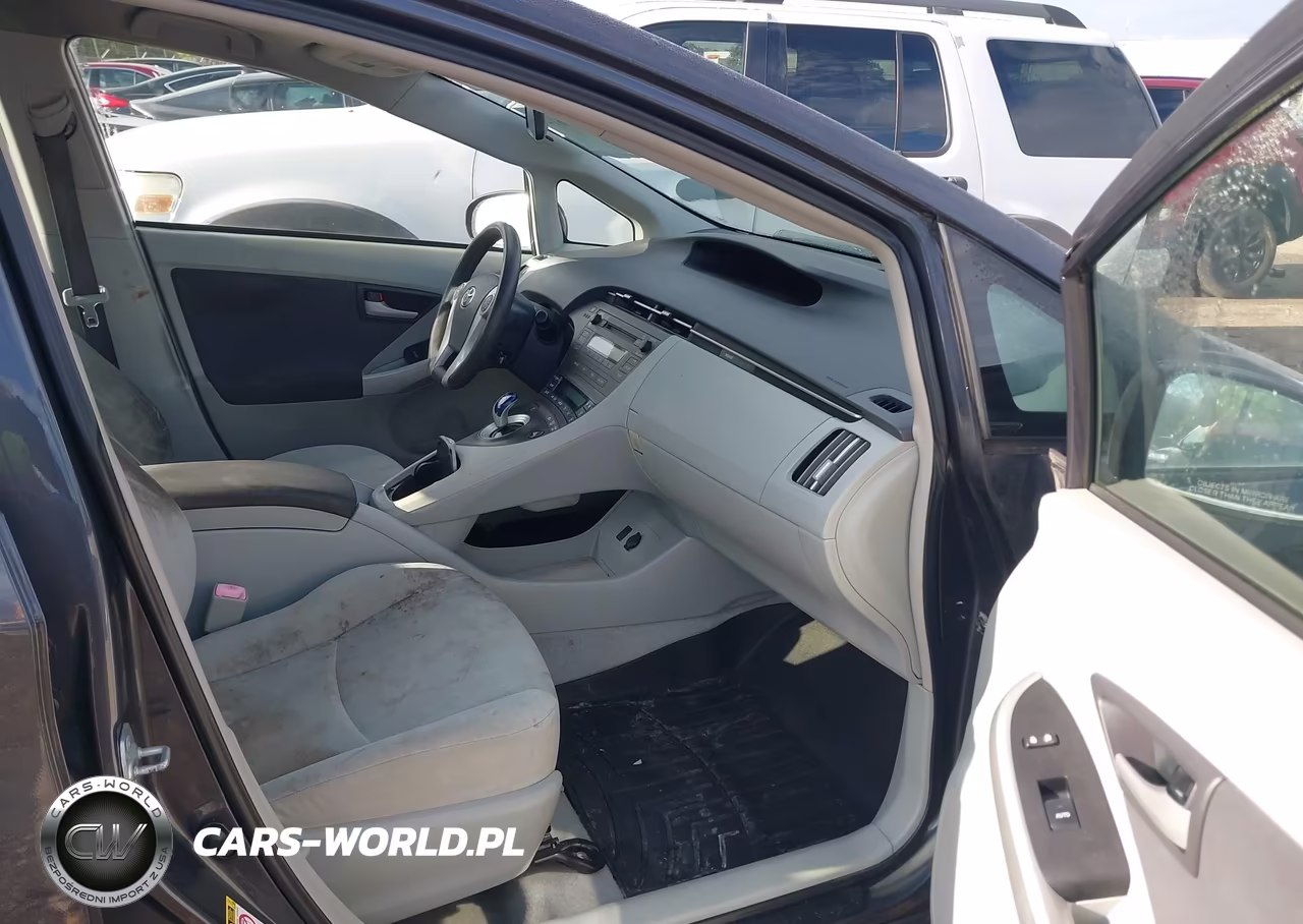 2011 Toyota Prius Two VIN:JTDKN3DU4B5354814 - 5
