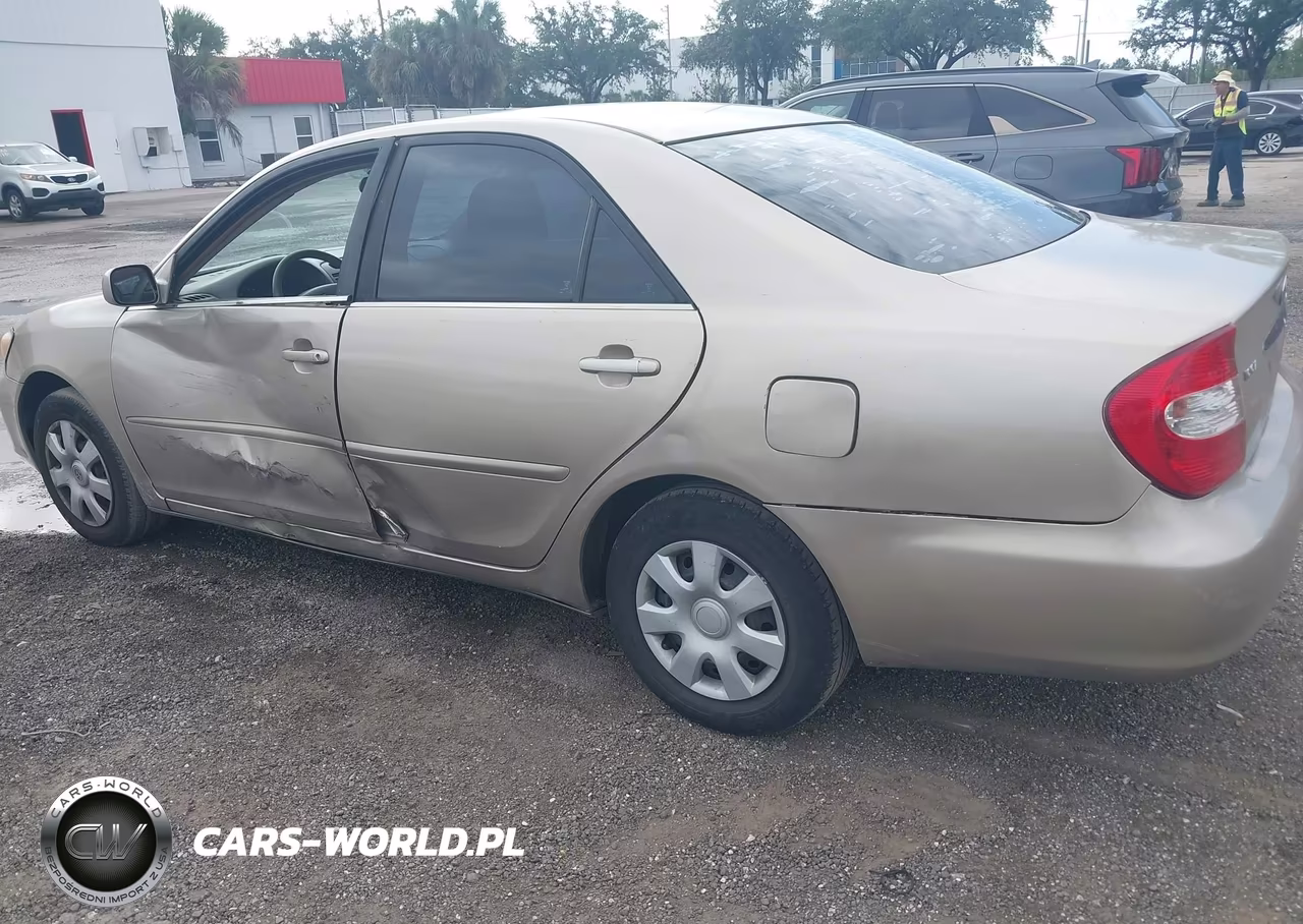 2003 Toyota Camry Le VIN:4T1BE32K43U124176 - 12