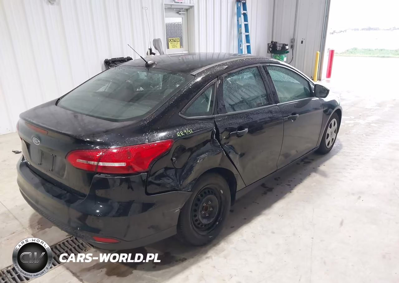 2017 Ford Focus S VIN:1FADP3E27HL337452 - 4