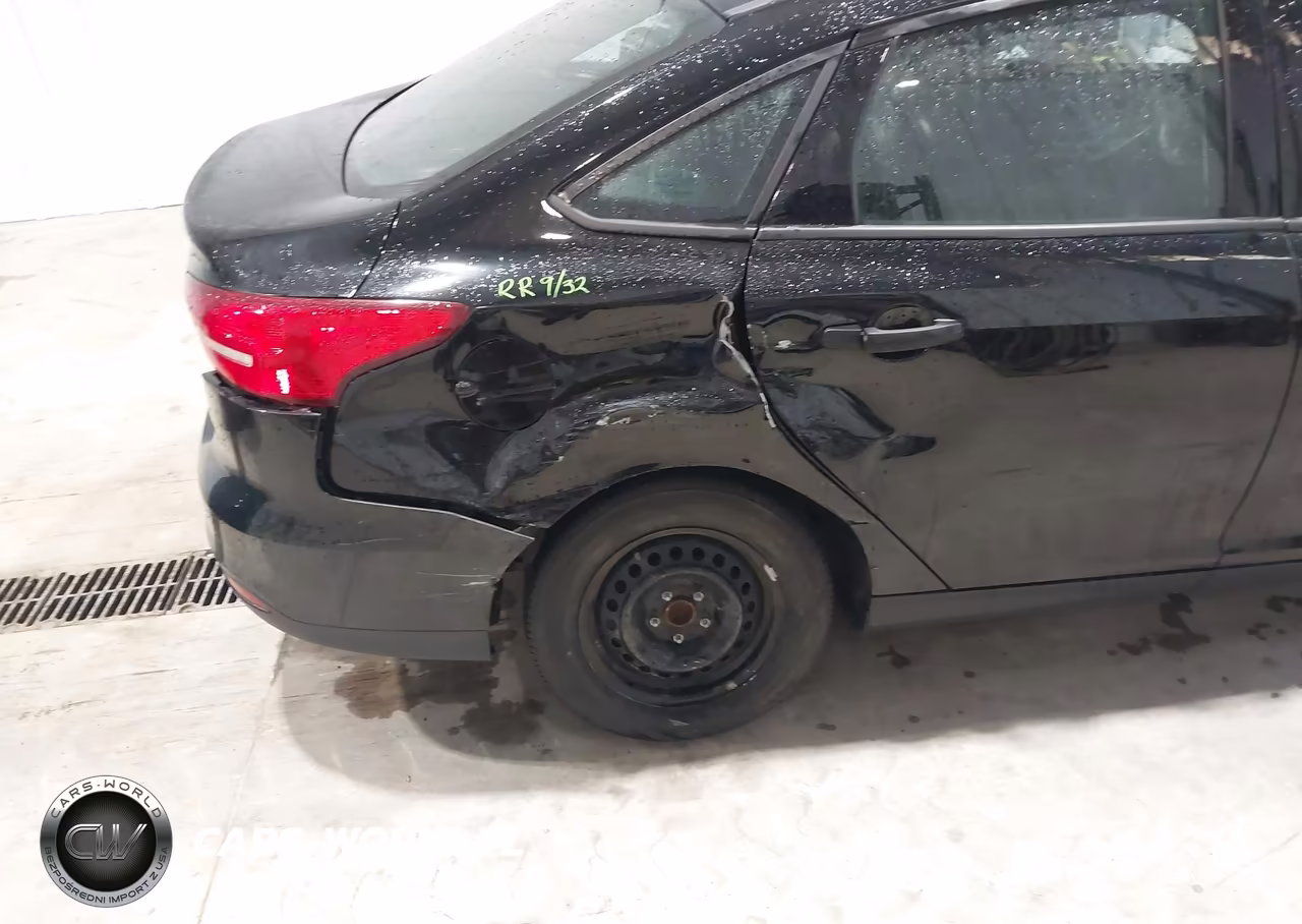 2017 Ford Focus S VIN:1FADP3E27HL337452 - 6
