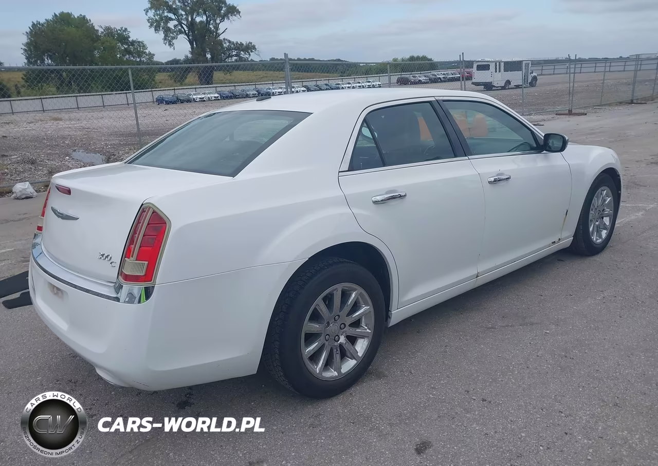 2014 Chrysler 300C VIN:2C3CCAEGXEH372954 - 4