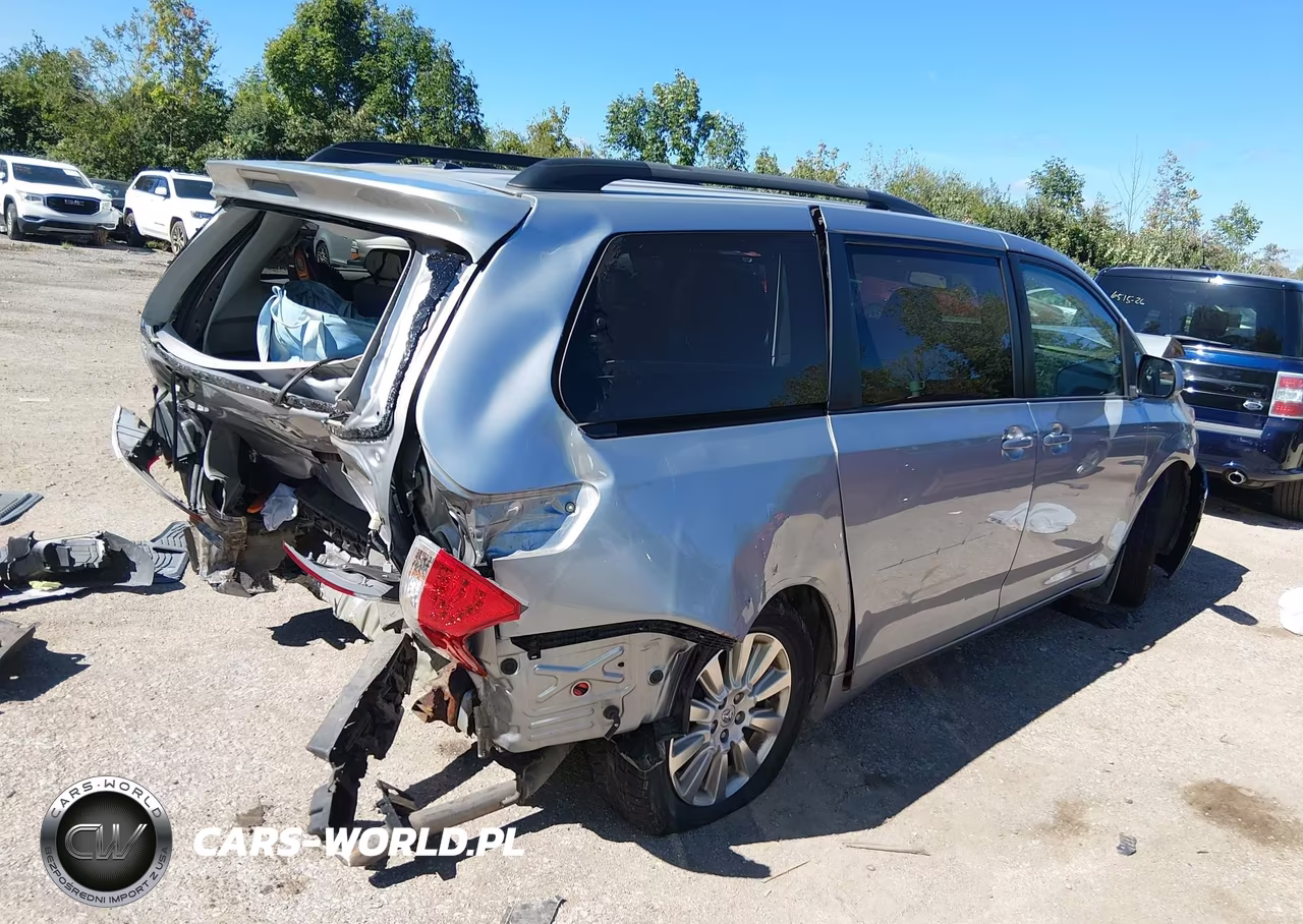 2014 Toyota Sienna Le 7 Passenger VIN:5TDJK3DC9ES084425 - 4