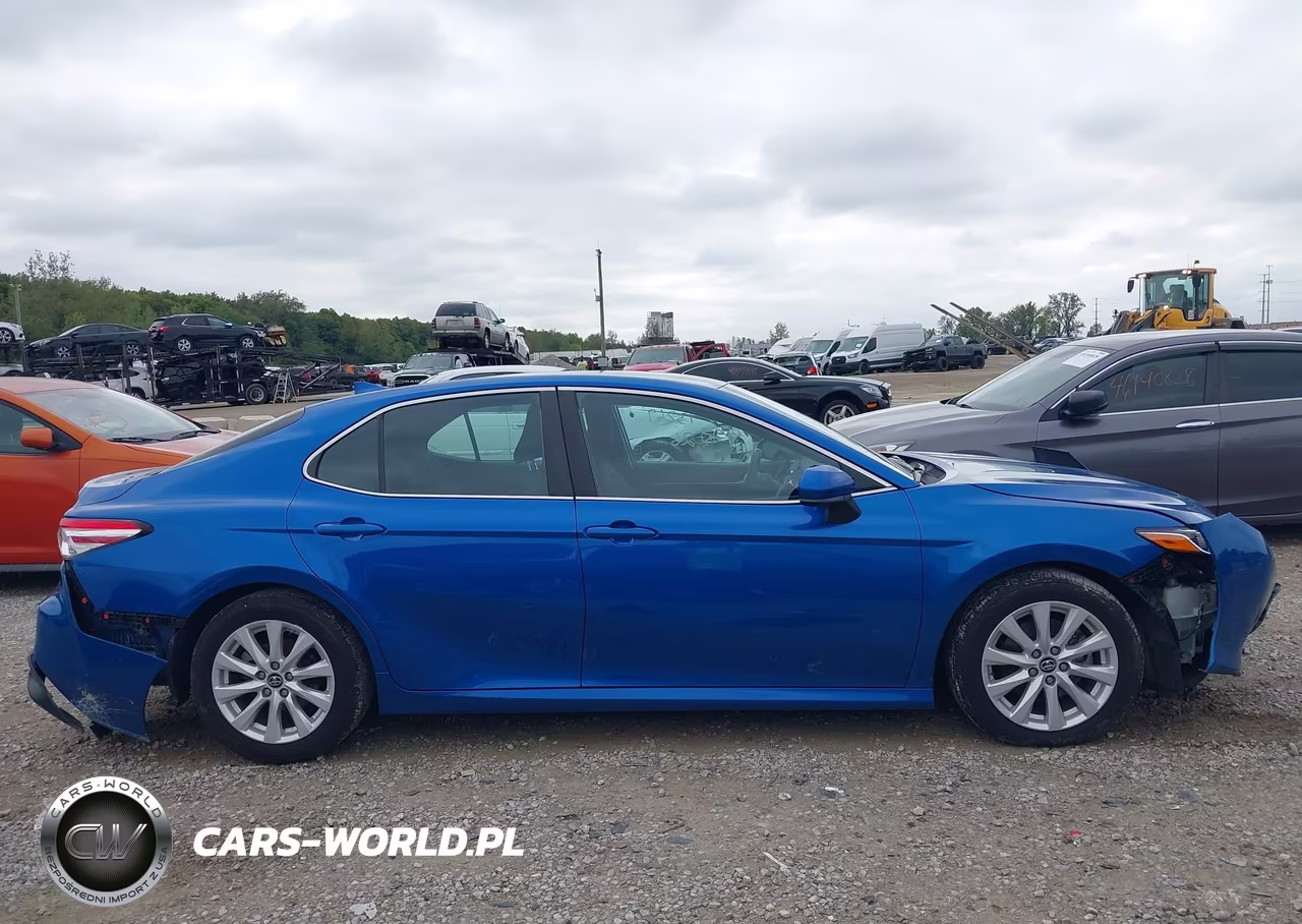 2019 Toyota Camry Le VIN:4T1B11HK1KU282724 - 13