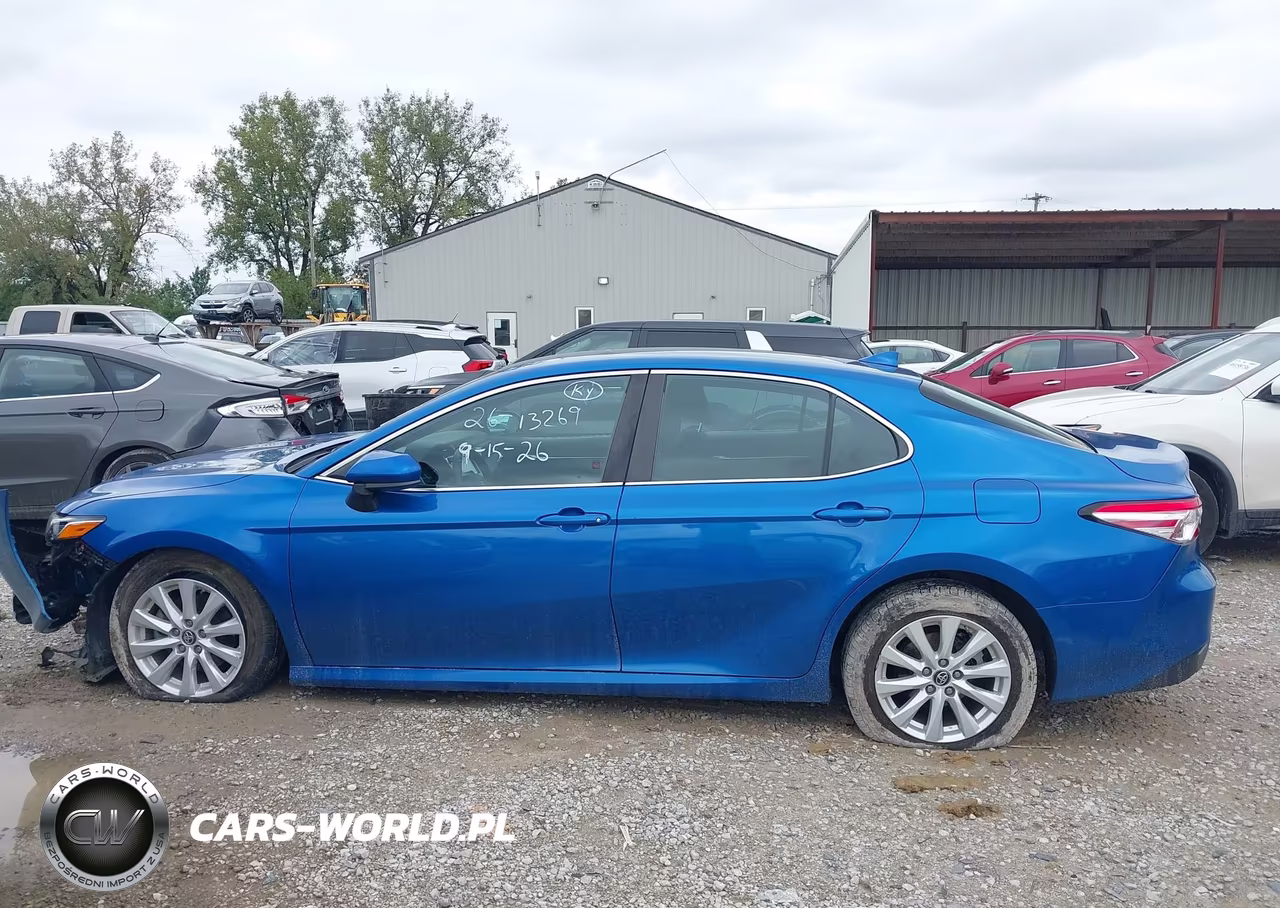 2019 Toyota Camry Le VIN:4T1B11HK1KU282724 - 14