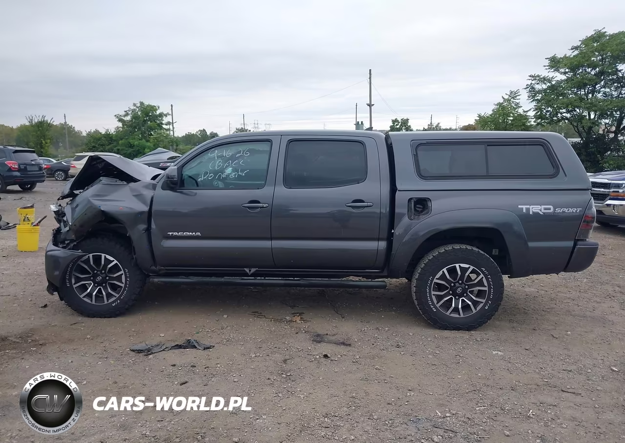 2015 Toyota Tacoma Base V6 VIN:3TMLU4EN3FM189410 - 13