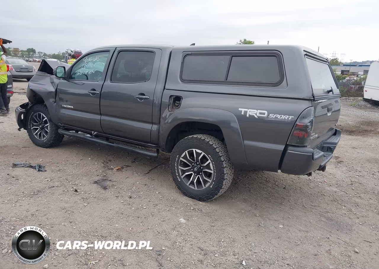 2015 Toyota Tacoma Base V6 VIN:3TMLU4EN3FM189410 - 3