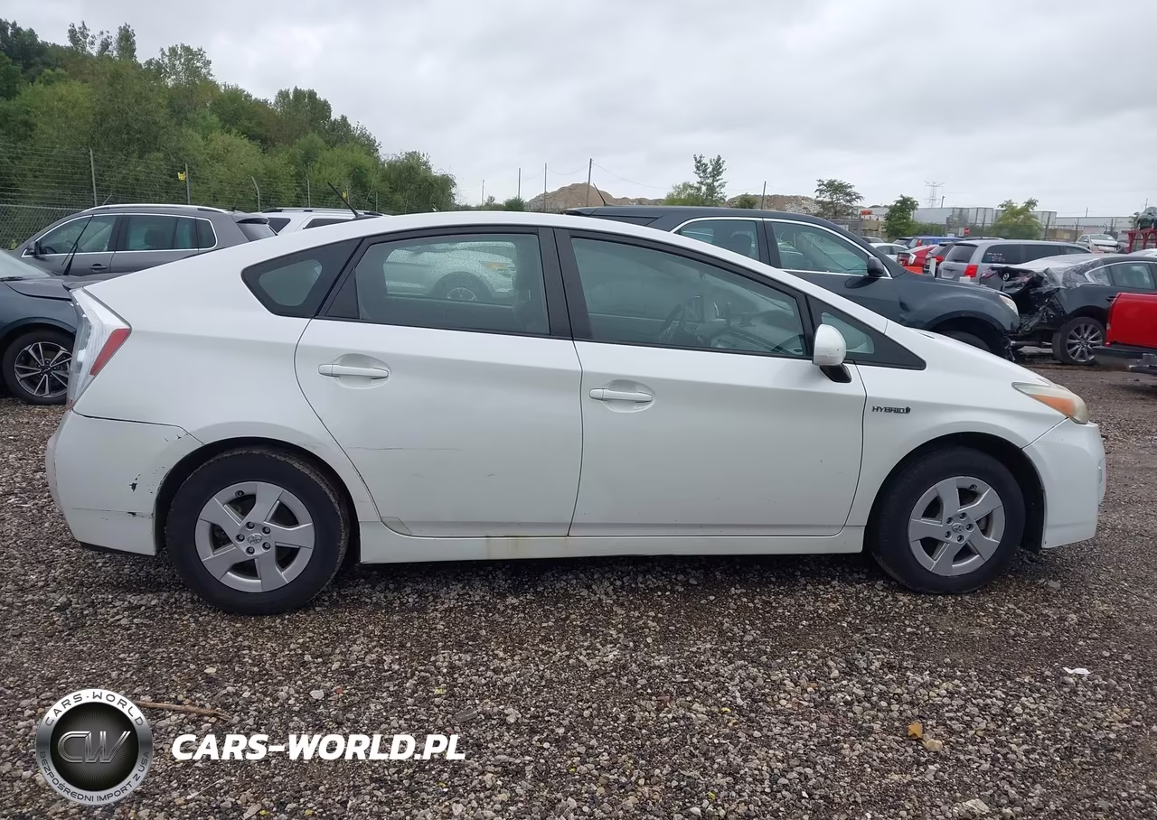 2011 Toyota Prius Two VIN:JTDKN3DU8B0280956 - 13