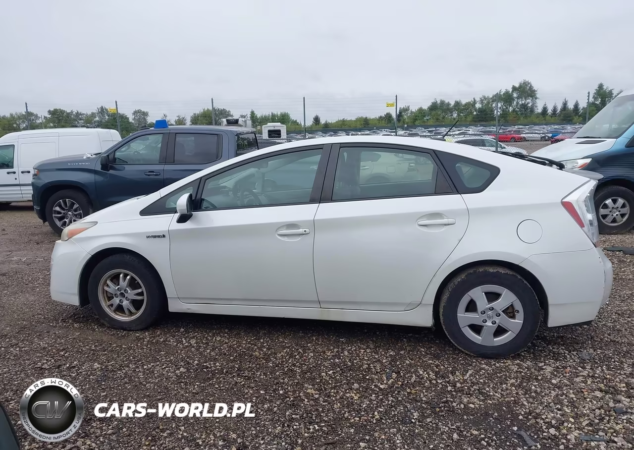 2011 Toyota Prius Two VIN:JTDKN3DU8B0280956 - 14
