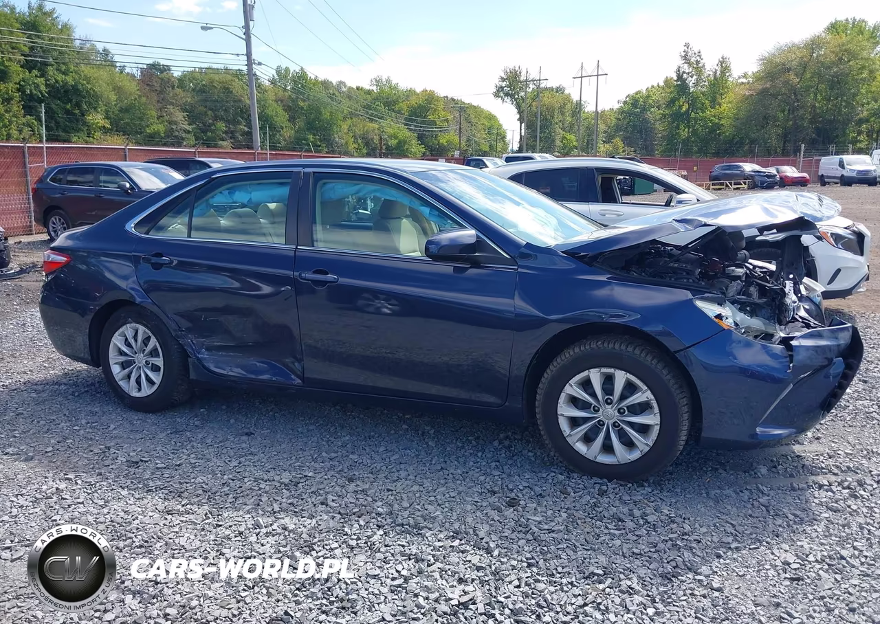 2015 Toyota Camry Le VIN:4T4BF1FK7FR470874 - 17