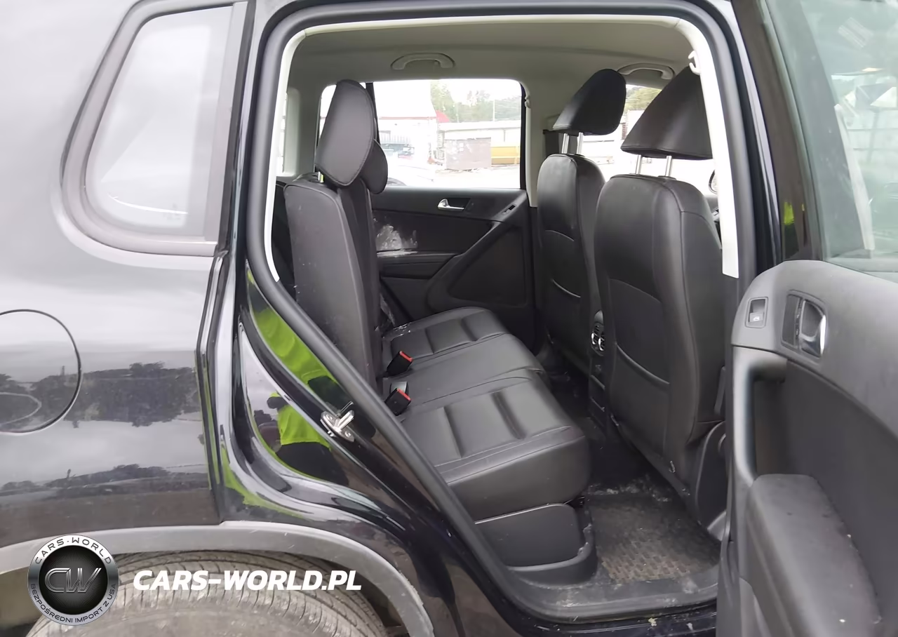 2017 Volkswagen Tiguan 2.0T S VIN:WVGAV7AX5HK002879 - 8