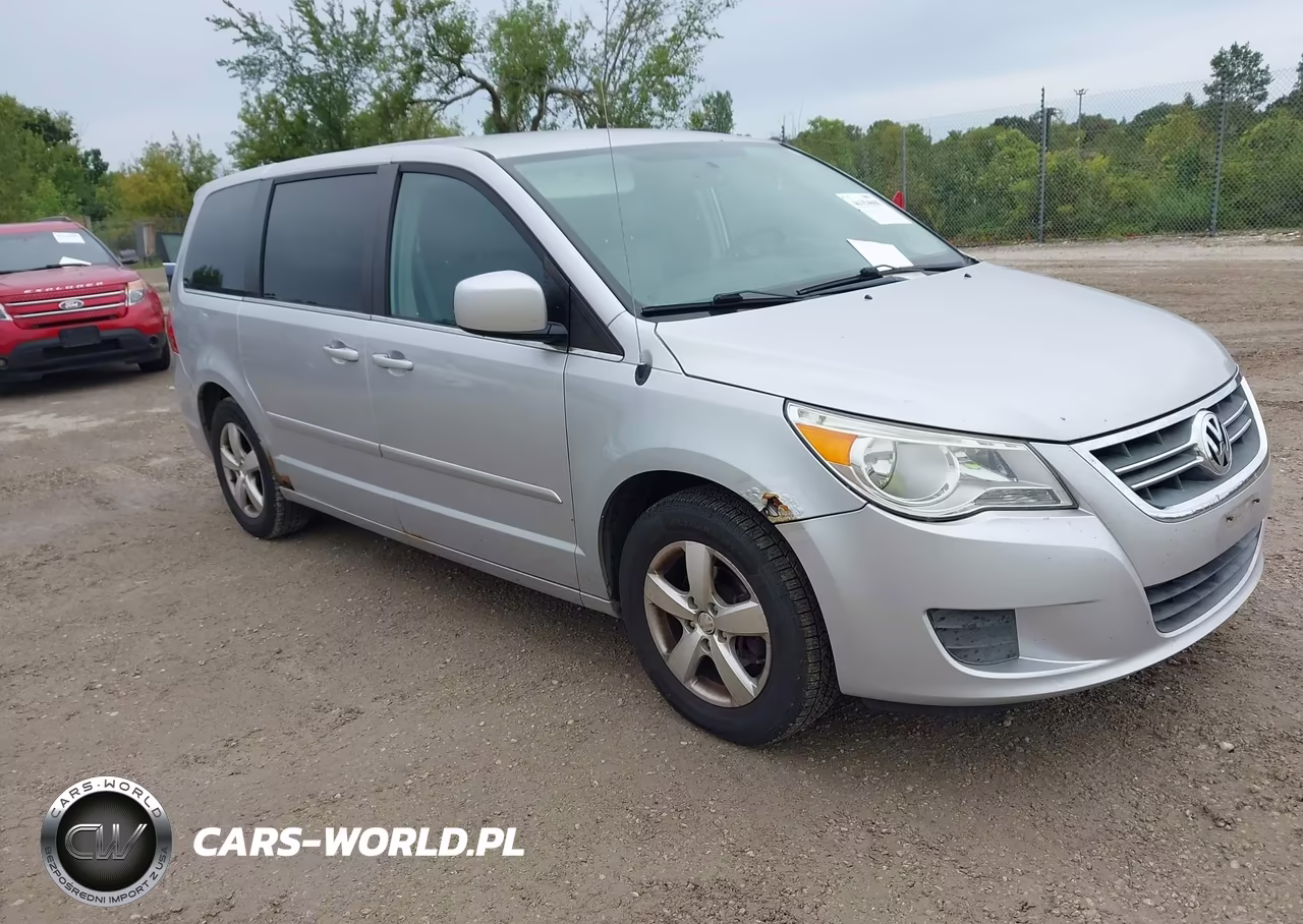 2010 Volkswagen Routan Se – zdjęcie 1 z 11