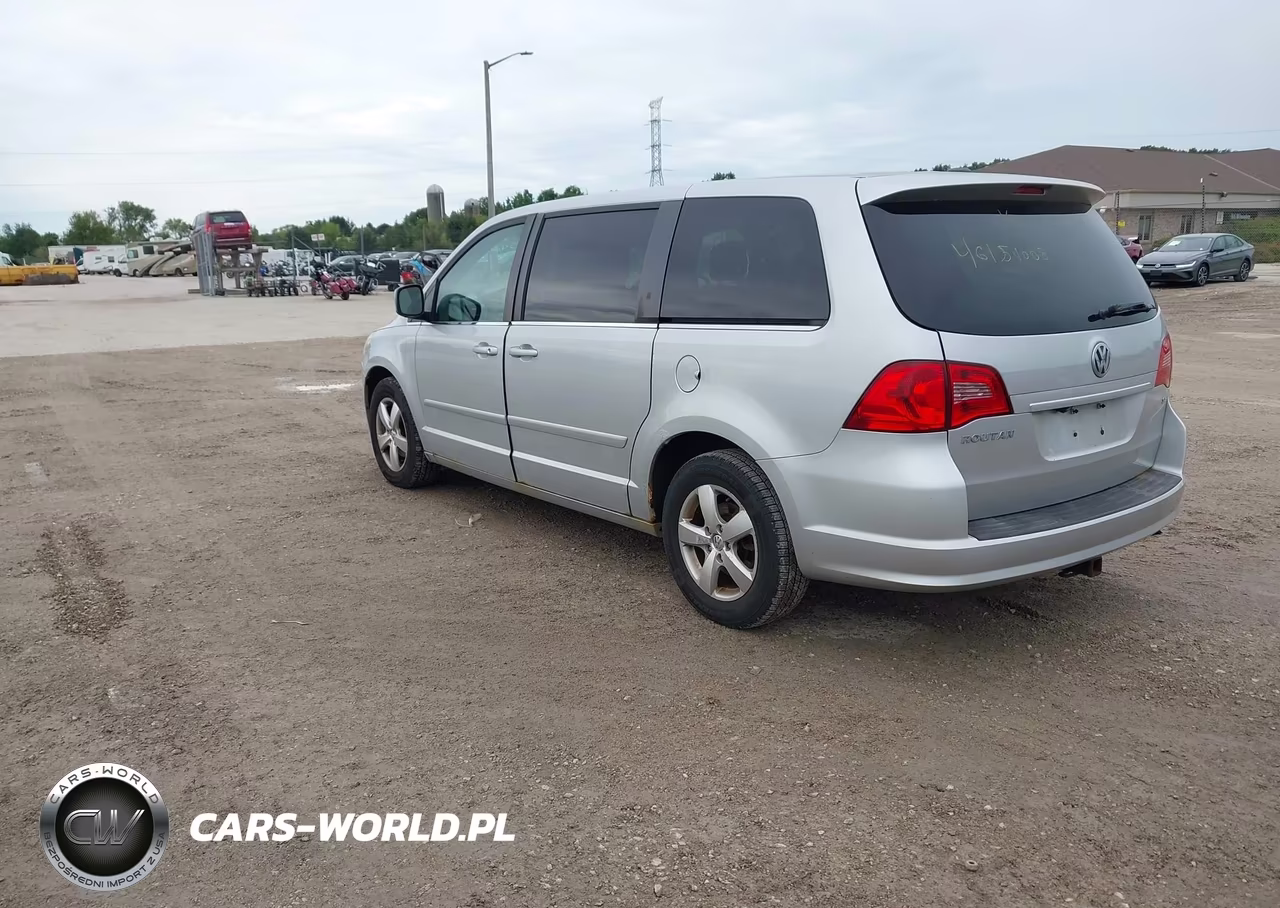 2010 Volkswagen Routan Se VIN:2V4RW3D17AR325123 - 3