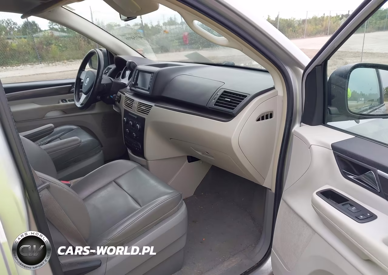2010 Volkswagen Routan Se VIN:2V4RW3D17AR325123 - 5