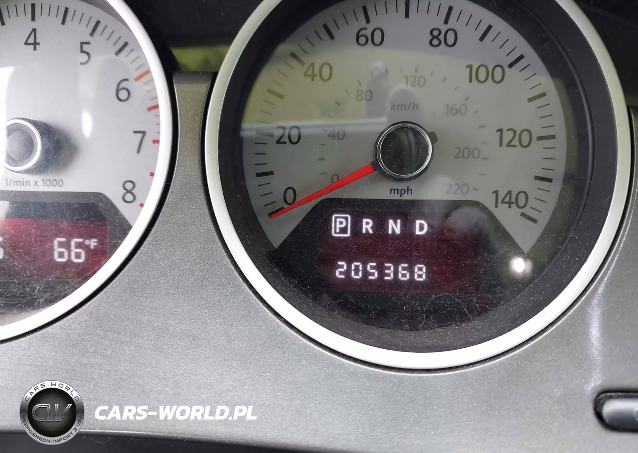 2010 Volkswagen Routan Se VIN:2V4RW3D17AR325123 - 7